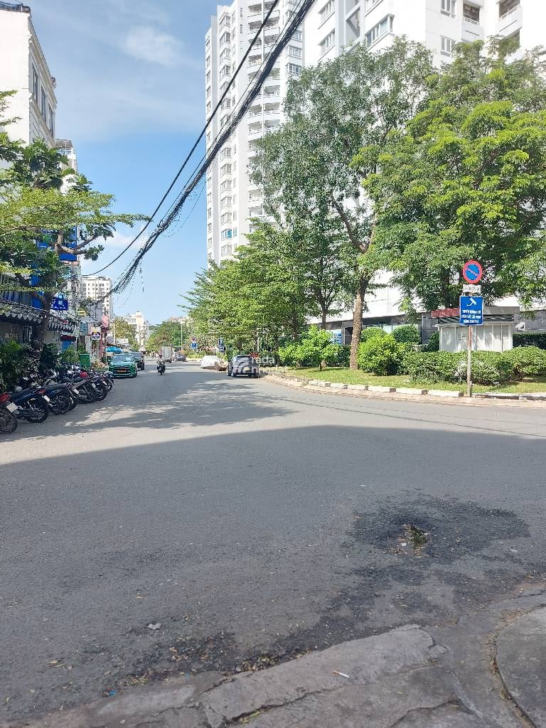 NHÀ ĐẸP 5 TẦNG-KHU NỘI BỘ CAO CẤP-NGAY CC HIM LAM CHỢ LỚN-GIÁ 8.8 TỶ