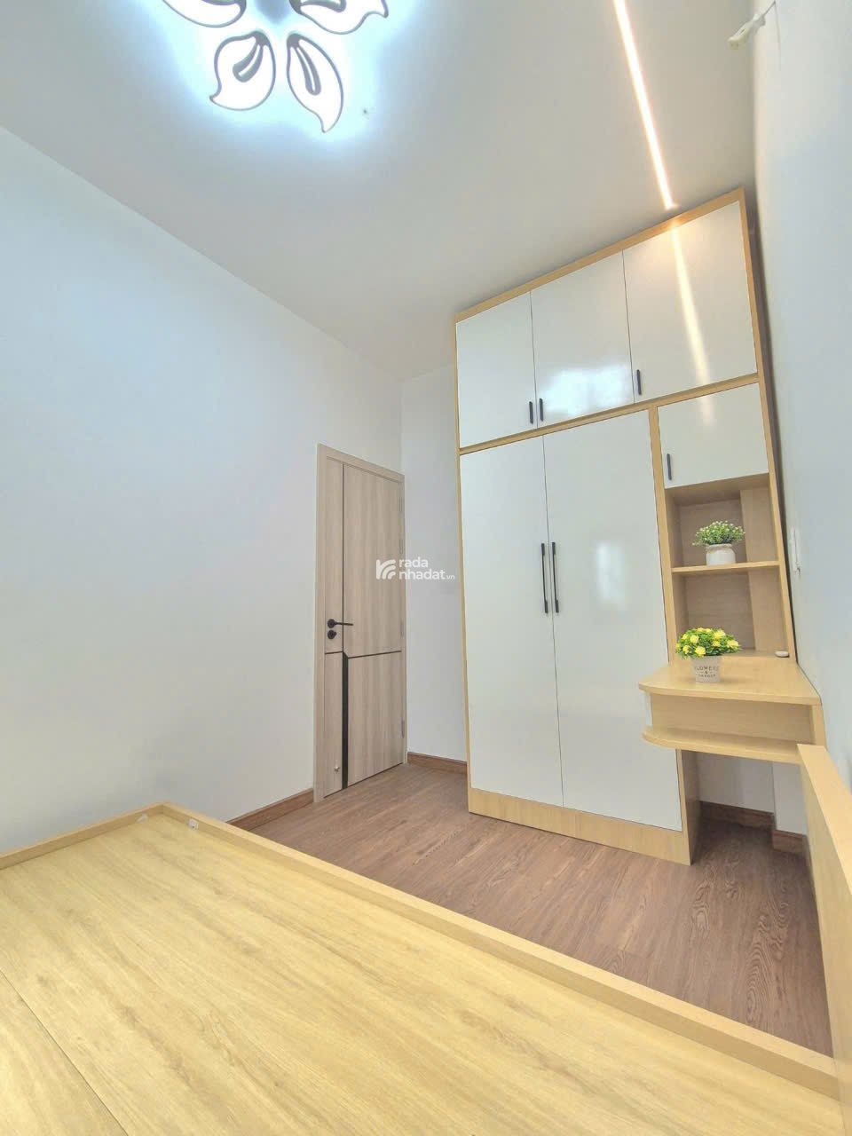 Bán nhà mới đẹp ở ngay Đồng Đen, P.14, Tân Bình chỉ 4.9 tỷ