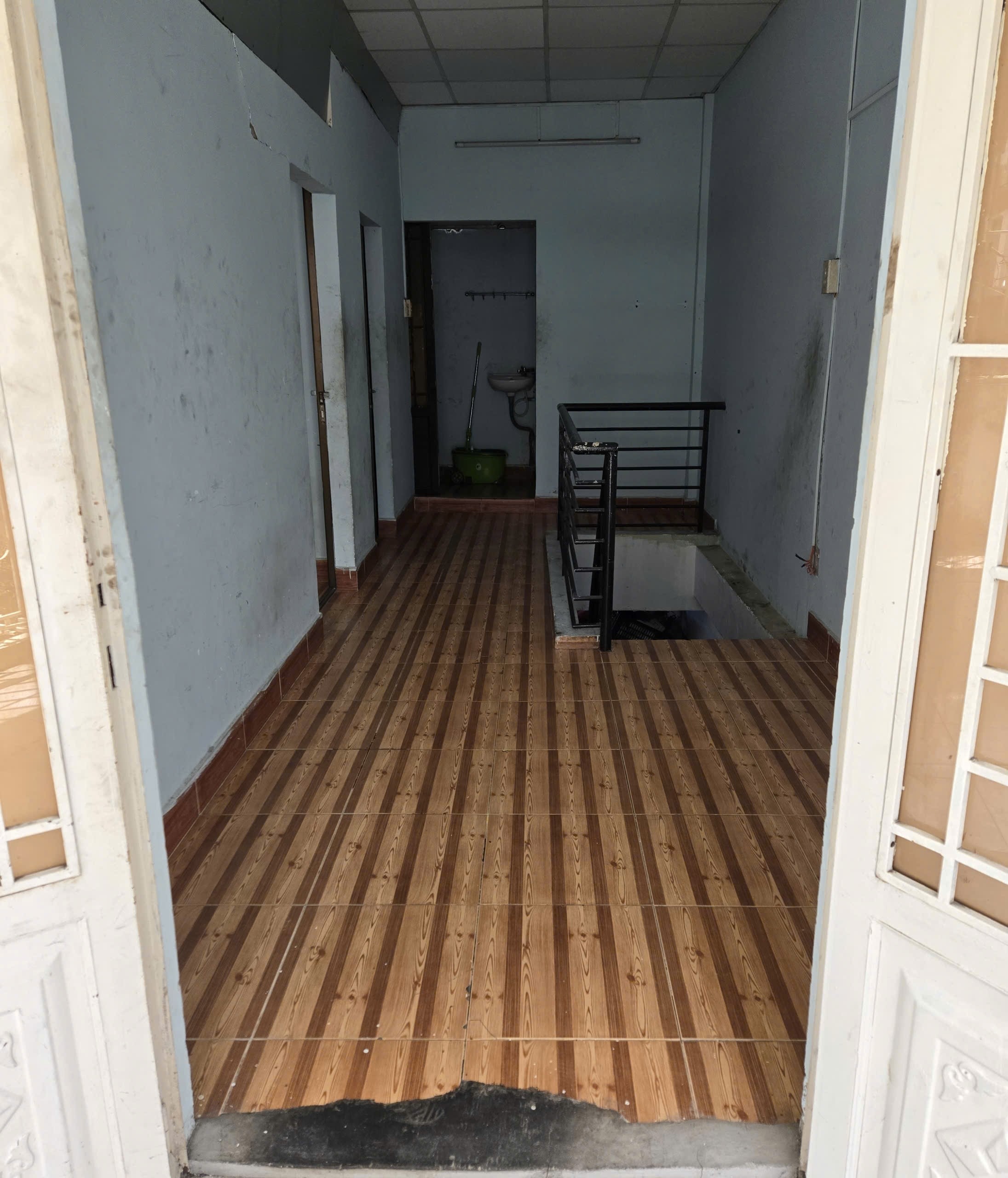 Bán nhà gần chợ thuốc tây Q10, trệt lầu, 43,5m2, ngang 6m, dài 7,2m, giá 12 tỷ, Sổ hồng riêng
