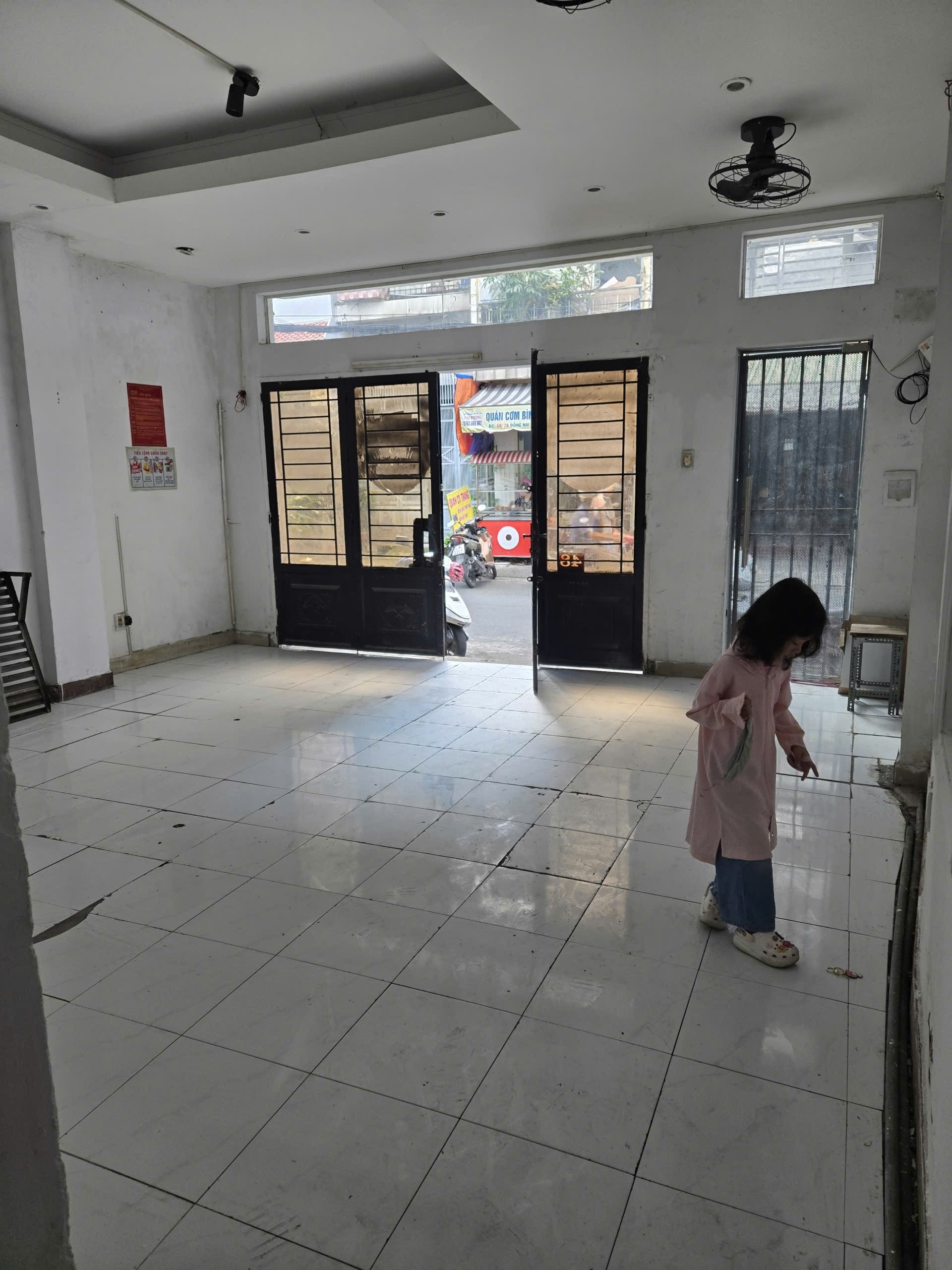 Bán nhà gần chợ thuốc tây Q10, trệt lầu, 43,5m2, ngang 6m, dài 7,2m, giá 12 tỷ, Sổ hồng riêng
