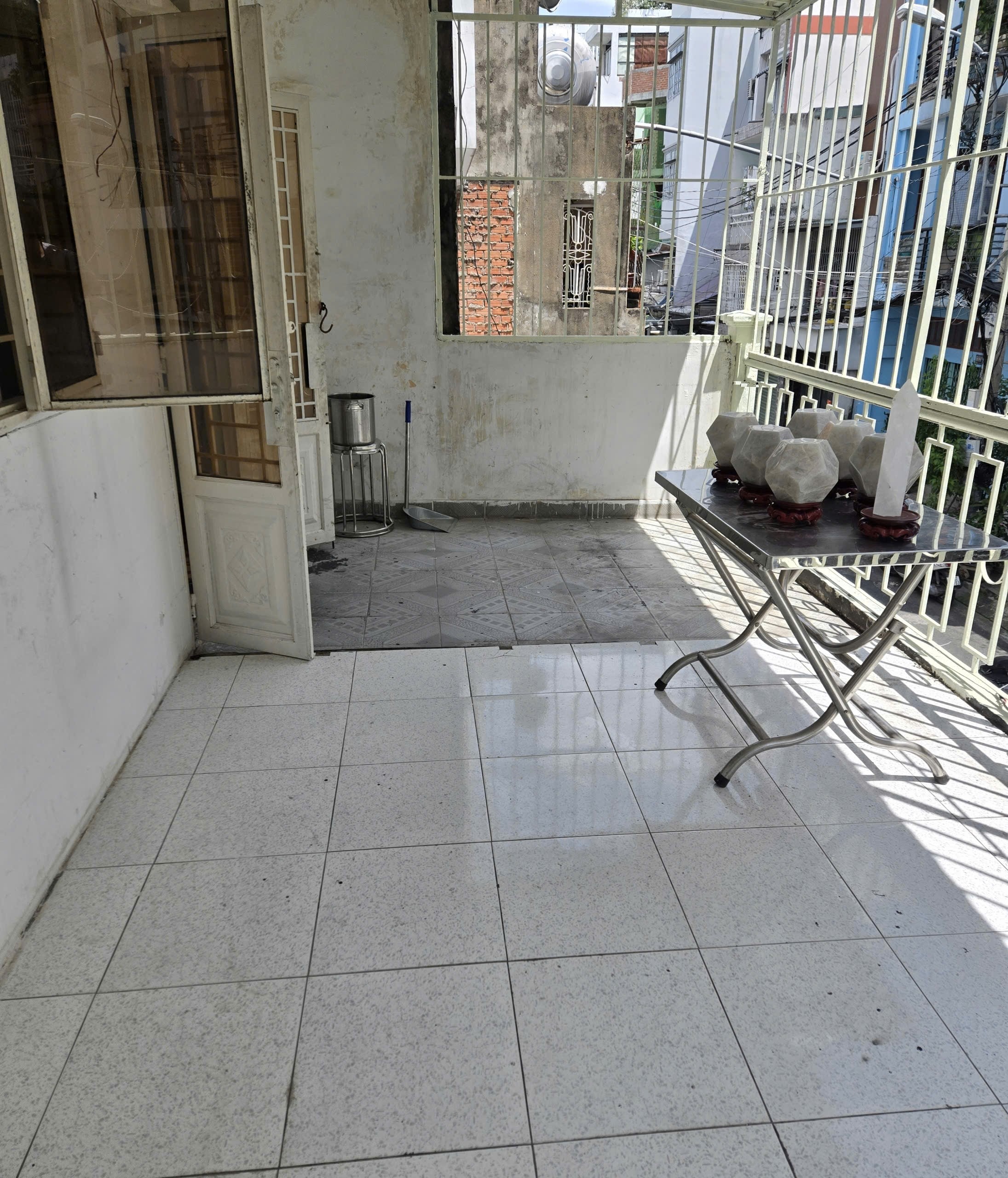 Bán nhà gần chợ thuốc tây Q10, trệt lầu, 43,5m2, ngang 6m, dài 7,2m, giá 12 tỷ, Sổ hồng riêng
