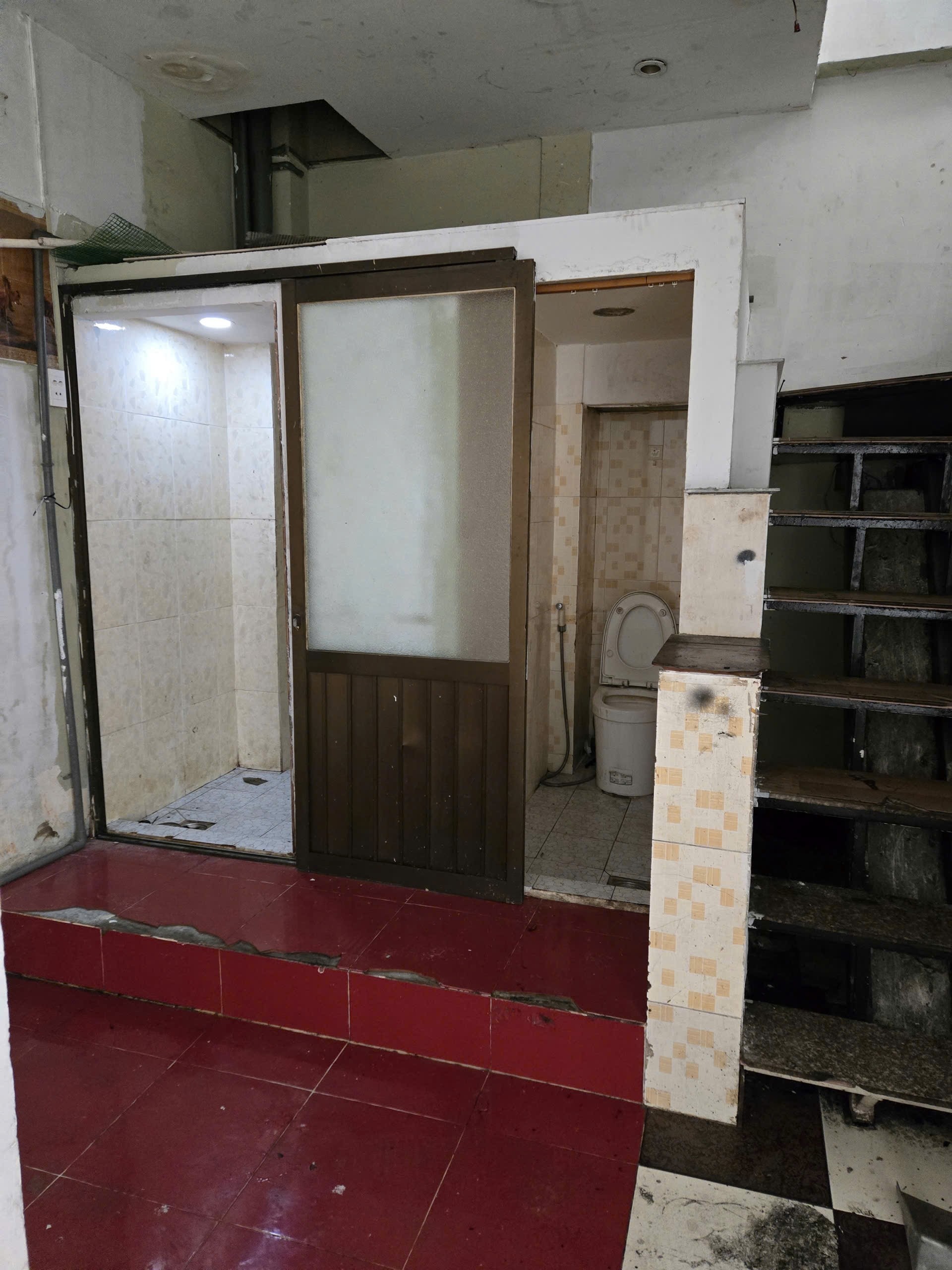 Bán nhà gần chợ thuốc tây Q10, trệt lầu, 43,5m2, ngang 6m, dài 7,2m, giá 12 tỷ, Sổ hồng riêng
