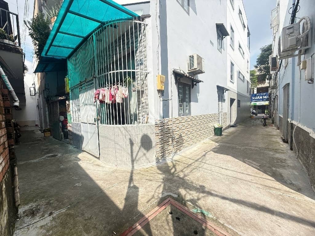 4TY5-VƯỜN LÀI-LUỸ BÁN BÍCH-HẺM 3 GÁC SÁT MT