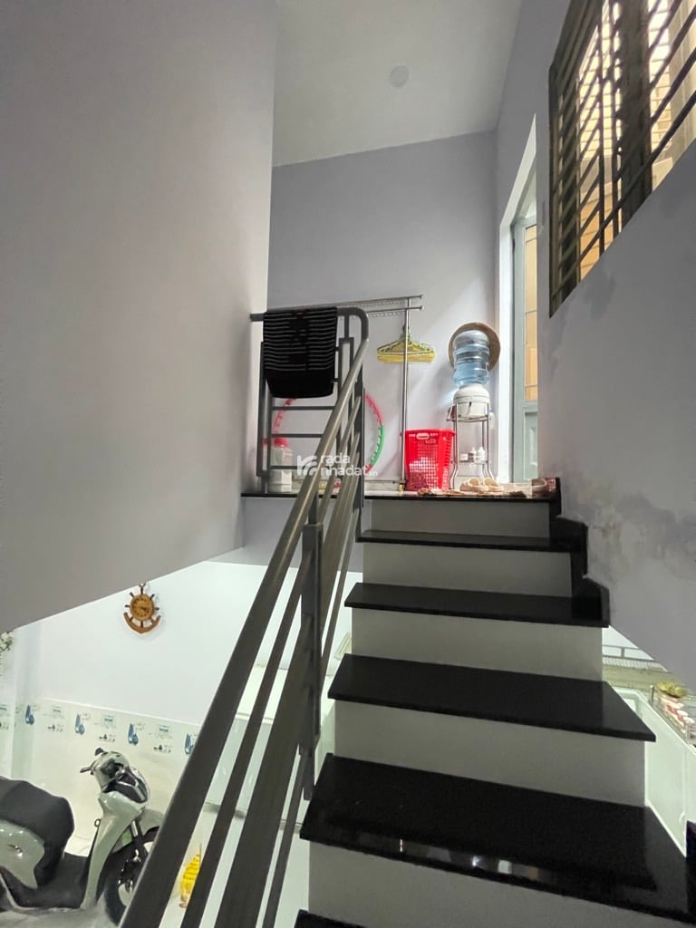 BÁN NHÀ LÔ GÓC HẺM XE HƠI ĐƯỜNG SỐ 4, BHH B, BÌNH TÂN