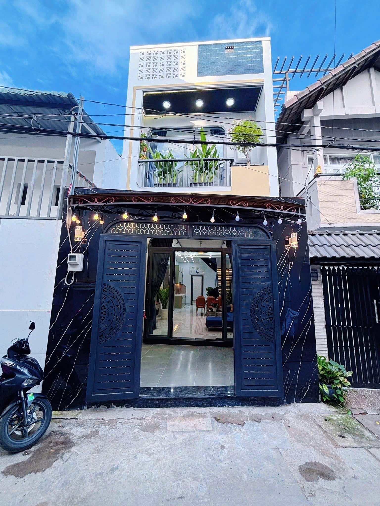 Bán nhà Bình Thạnh đường Hoàng Hoa Thám DT 63m2, Sổ Hồng Riêng giá chỉ 2tỷ690tr.