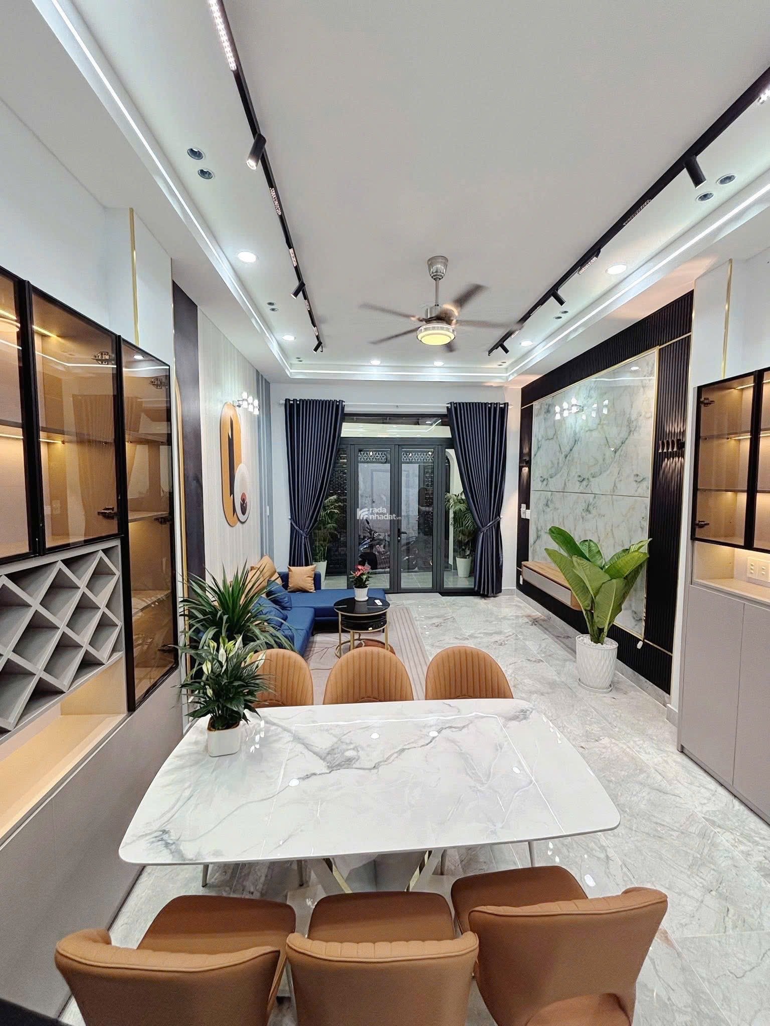 Bán nhà Bình Thạnh đường Hoàng Hoa Thám DT 63m2, Sổ Hồng Riêng giá chỉ 2tỷ690tr.