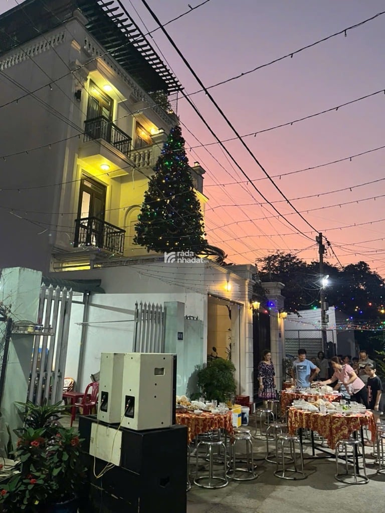 SIÊU BIỆT THỰ 4 TẦNG TẶNG FULL NỘI THẤT   -ĐẶNG THÚC VỊNH  -HÓC MÔN -117M2 - CHỈ 10.8 TỶ 