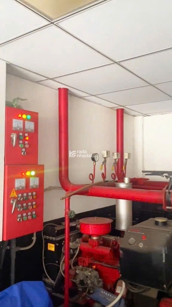 TOÀ NHÀ VĂN PHÒNG 7 TẦNG - NGANG KHỦNG 12m - CHO THUÊ 150TR/THÁNG. 5%/NĂM