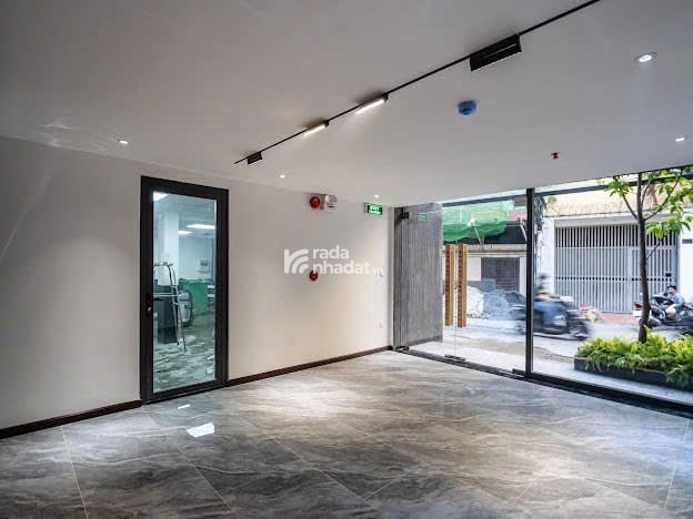 TOÀ NHÀ VĂN PHÒNG 7 TẦNG - NGANG KHỦNG 12m - CHO THUÊ 150TR/THÁNG. 5%/NĂM
