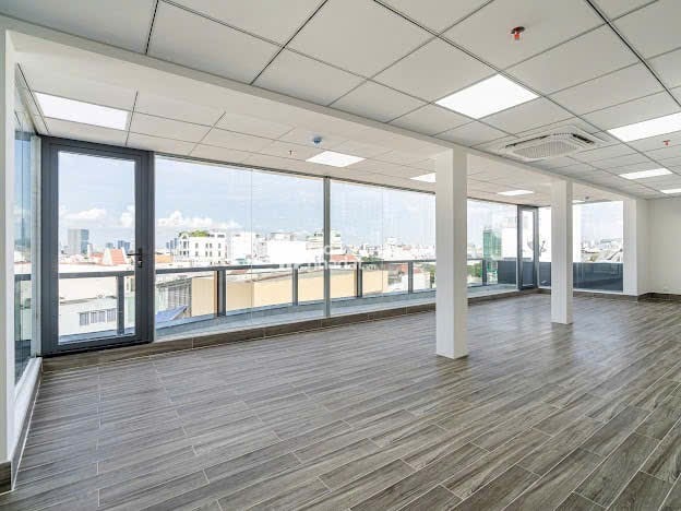 TOÀ NHÀ VĂN PHÒNG 7 TẦNG - NGANG KHỦNG 12m - CHO THUÊ 150TR/THÁNG. 5%/NĂM