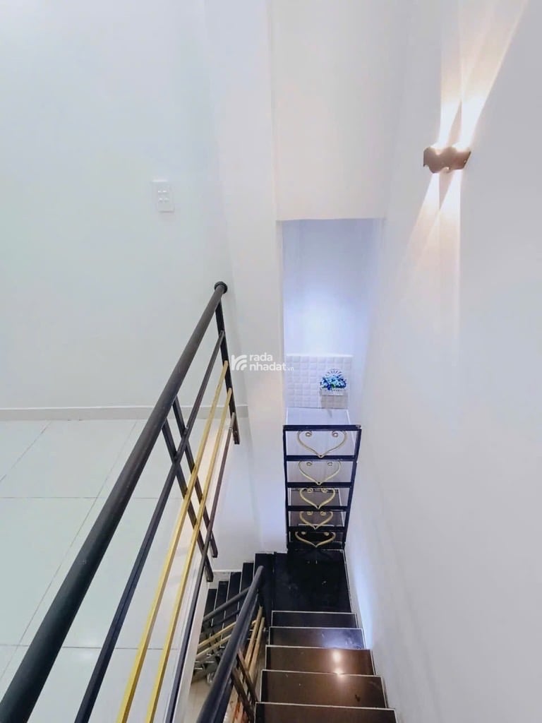 NHÀ ĐẸP - GẦN MẶT TIỀN - HẺM THÔNG 