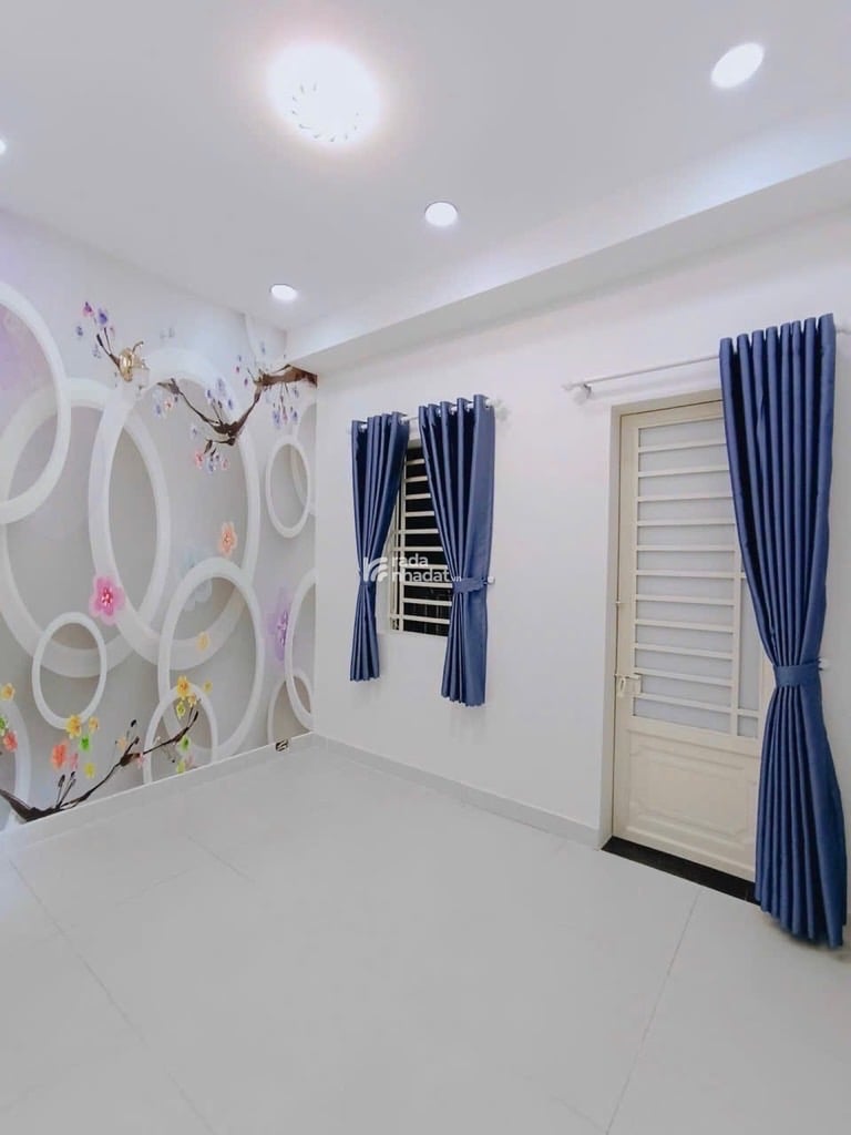 NHÀ ĐẸP - GẦN MẶT TIỀN - HẺM THÔNG 