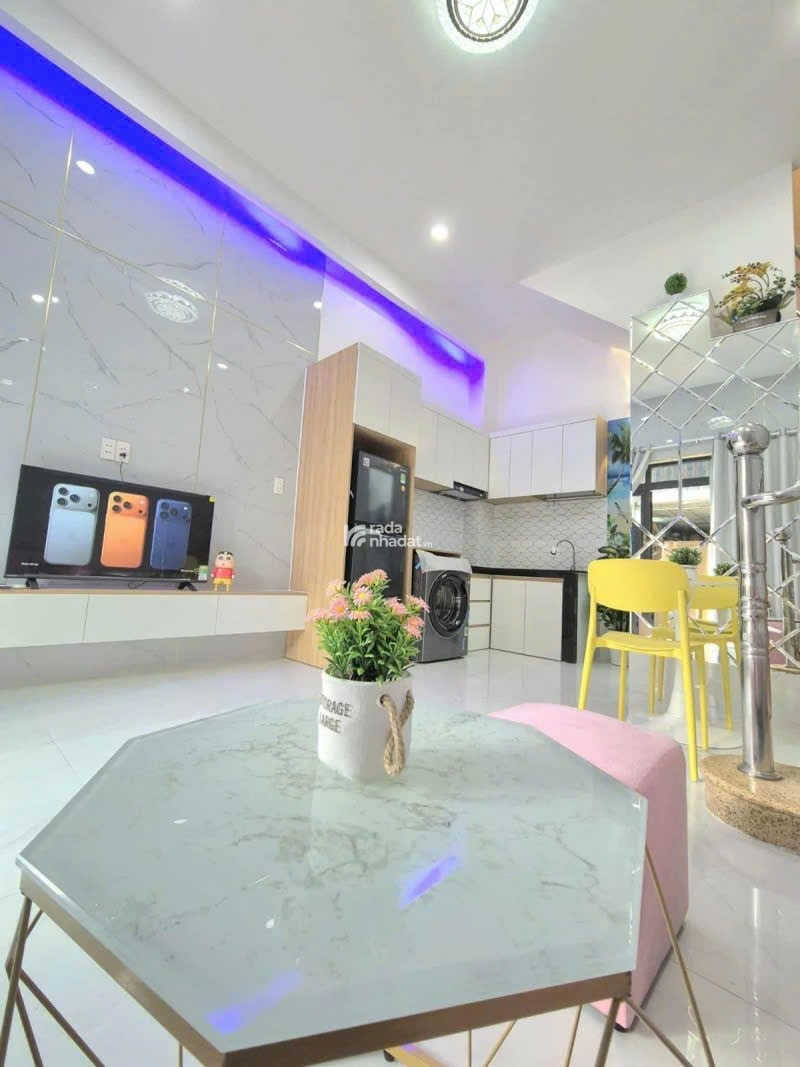 Nhà đẹp full nội thất ở ngay HXH 6M Hòa Bình, P. Hiệp Tân, Q. Tân Phú. Chỉ 3.65 tỷ