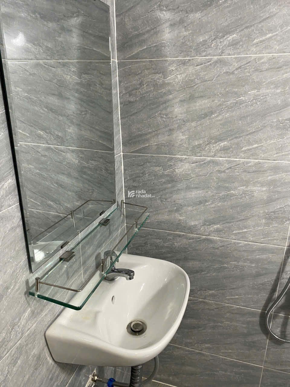 NHÀ NHỎ NỞ HẬU ĐƯỜNG VÕ VĂN KIỆT QUẬN 1