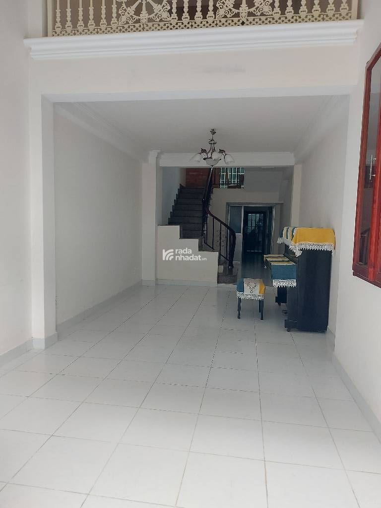  Gồm 4PN, 4WC, sân thượng, có phòng ngủ trệt cho người lớn tuổi. 