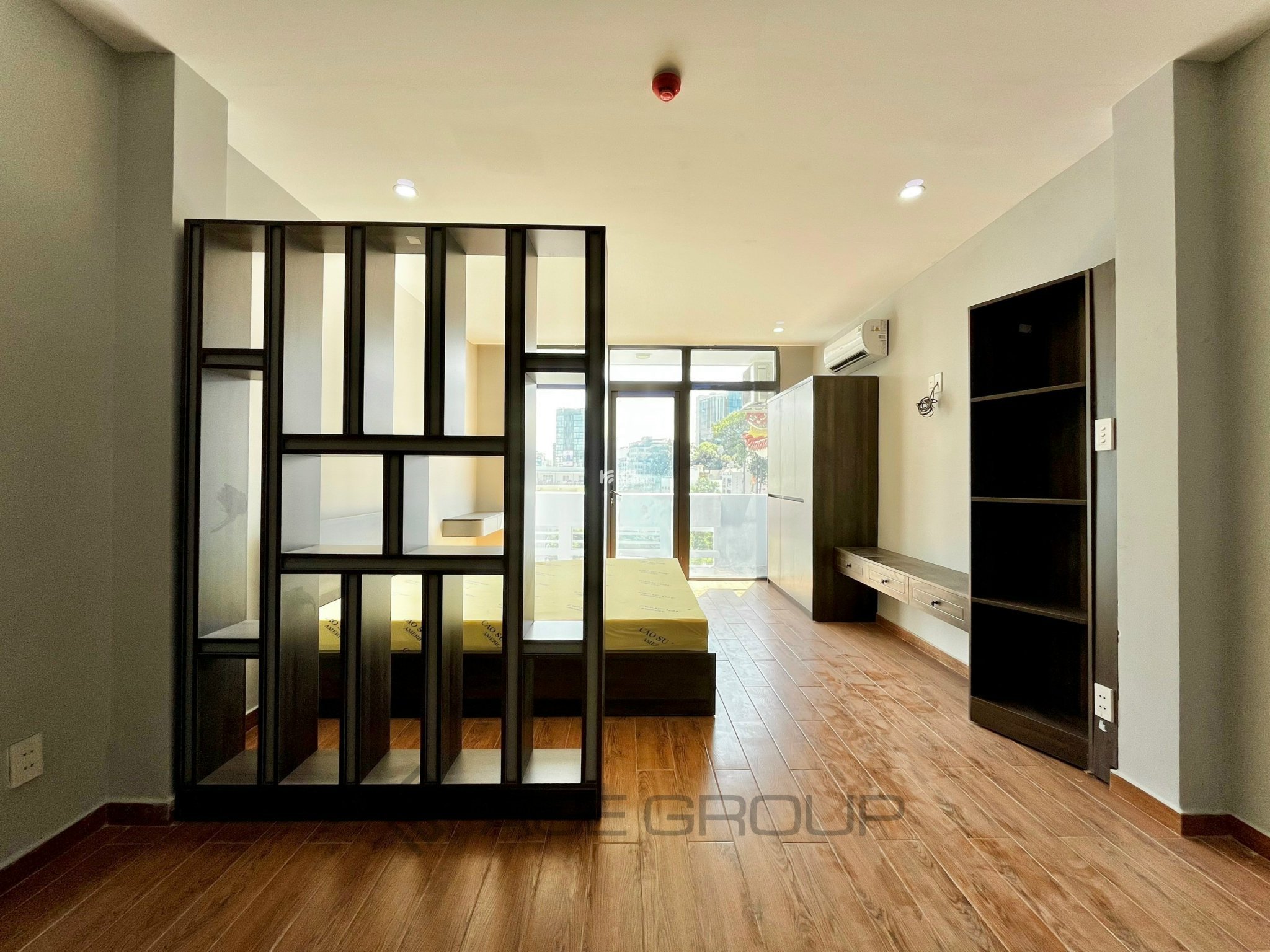 Cho thuê căn hộ quận 3, đầy đủ nội thất, ban công, mặt tiền gần công viên Tao Đàn