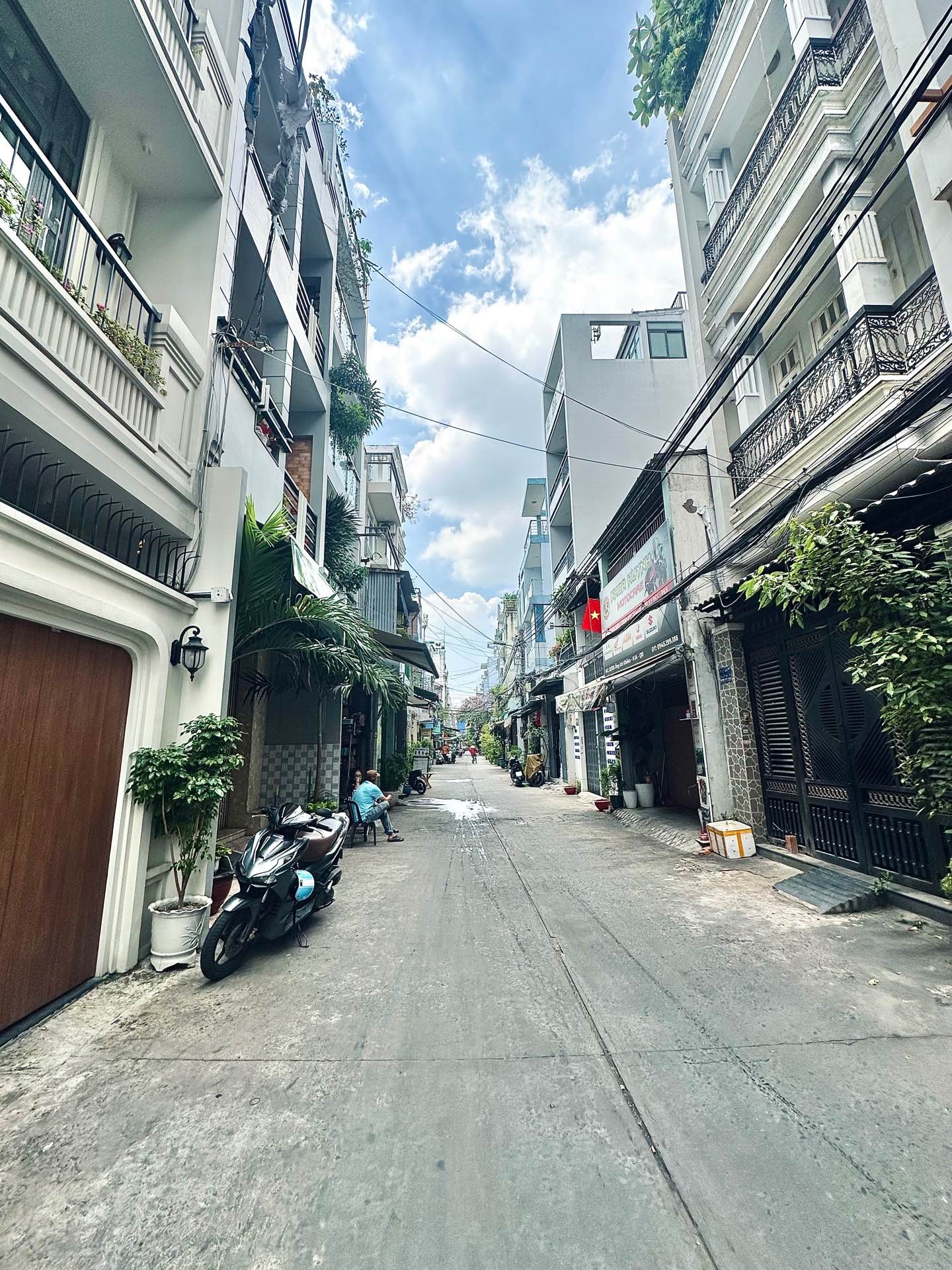 NHÀ HẺM XE TẢI - ÔNG ÍCH KHIÊM QUẬN 11 - 5 TẦNG - 4X11.8 - GIÁ 9.6 TỶ 