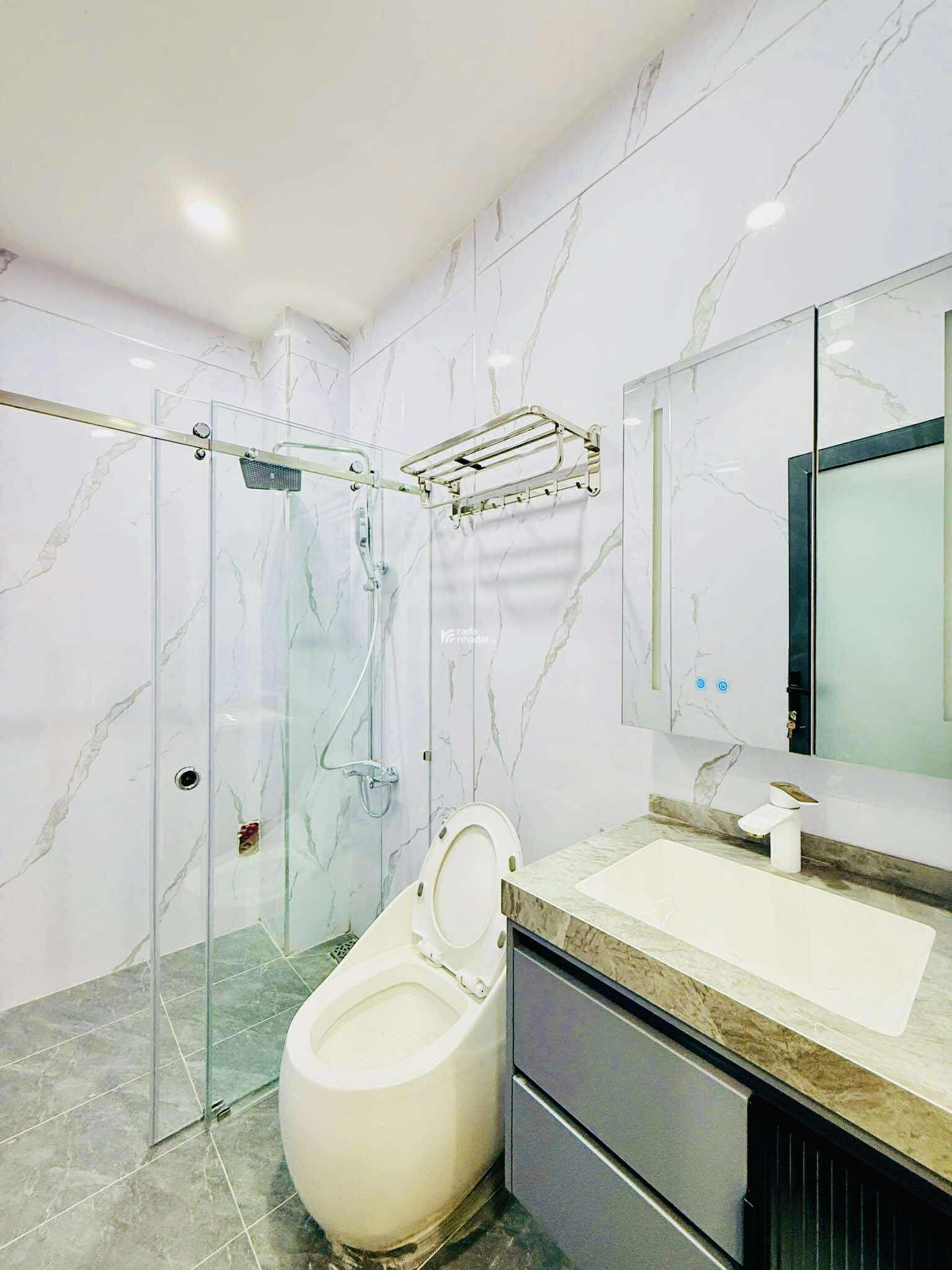 NHÀ ĐẸP LUNG LINH 2 MẶT HẺM OTO - 5 TẦNG ĐÚC 4 PN - 58m2 6.6 TỶ