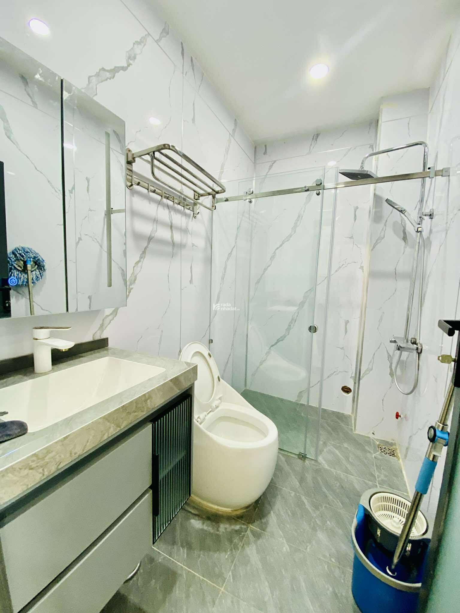 NHÀ ĐẸP LUNG LINH 2 MẶT HẺM OTO - 5 TẦNG ĐÚC 4 PN - 58m2 6.6 TỶ