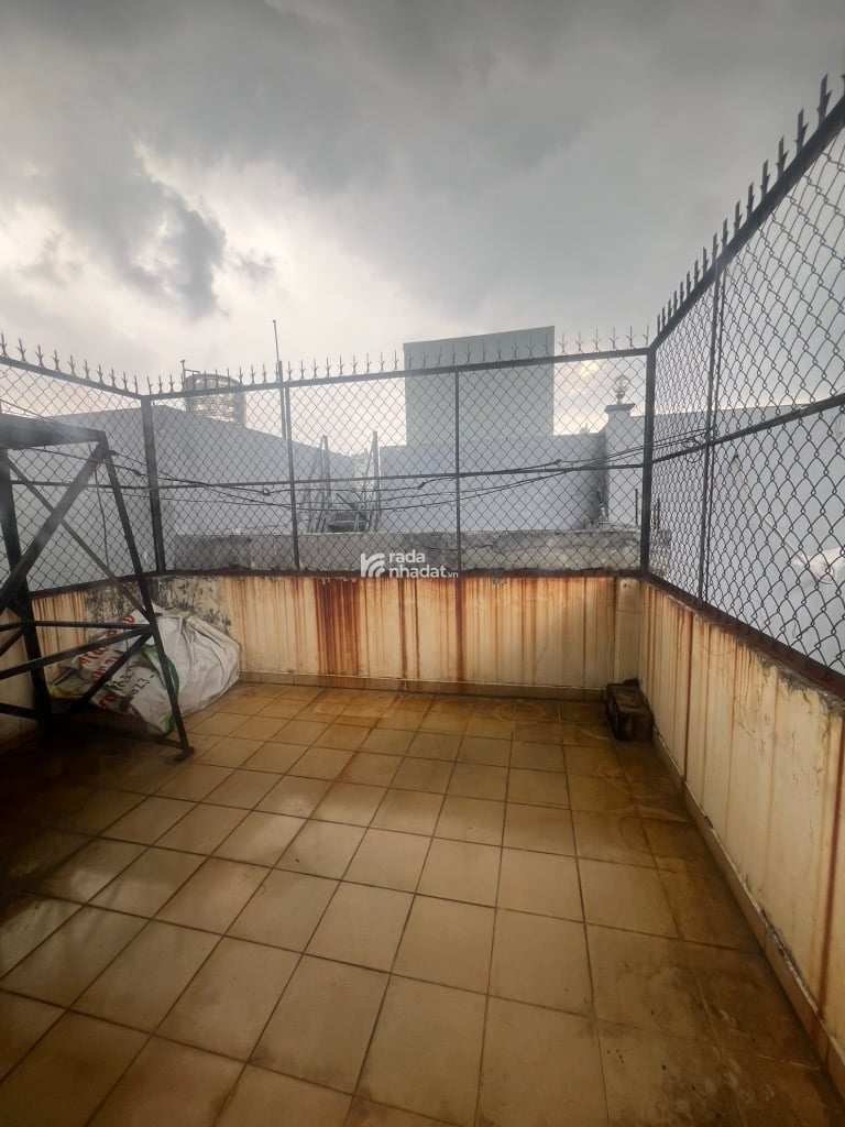 TẦNG BTCT - 60M2 - GẦN MẶT TIỀN - NỞ HẬU