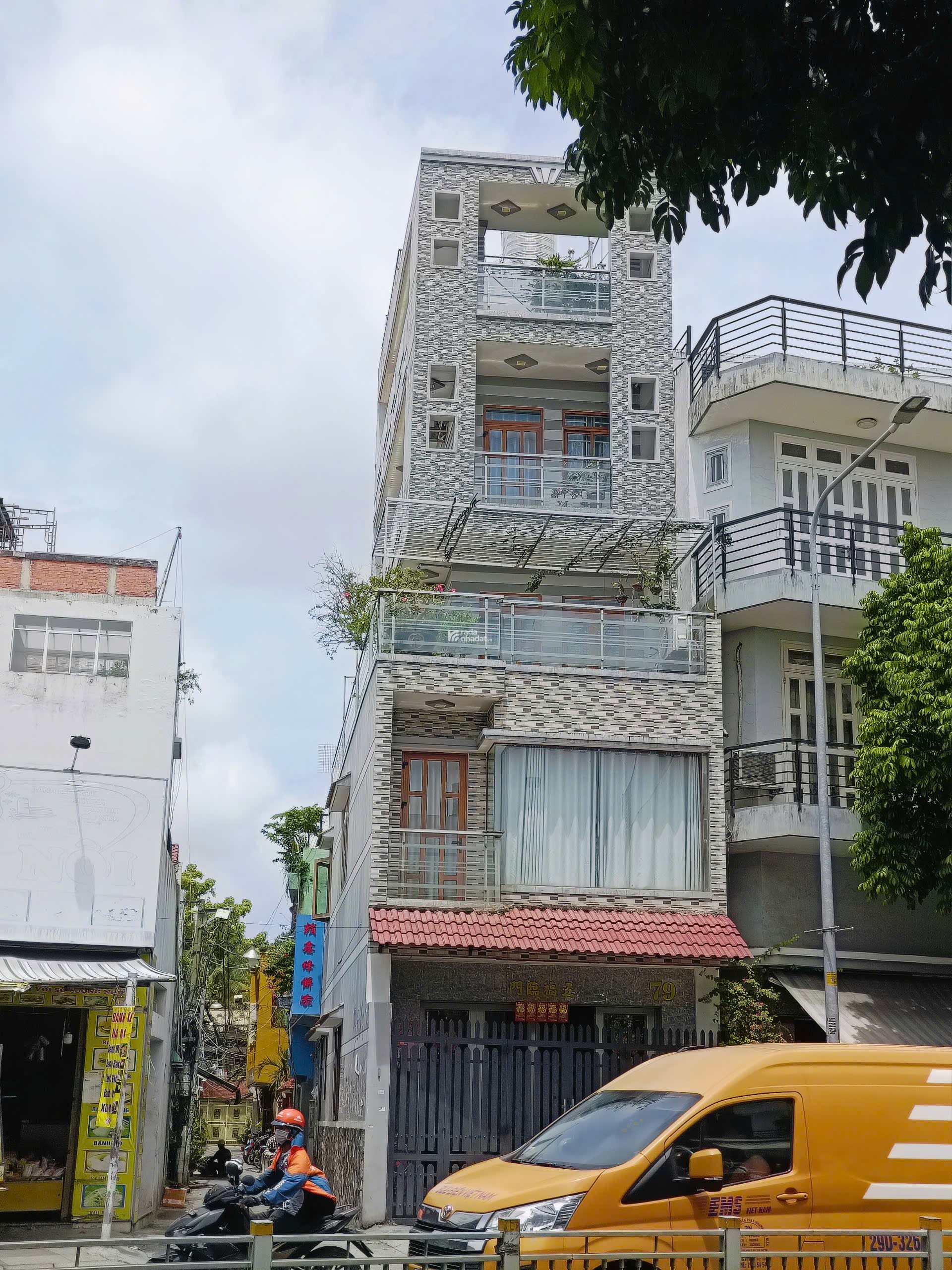 Bán nhà căn góc 2mt hẻm Gò Dầu. Q Tân Phú. DT: 4.5x17 (75m2). 4 Tầng. Giá: 10,8 Tỷ TL