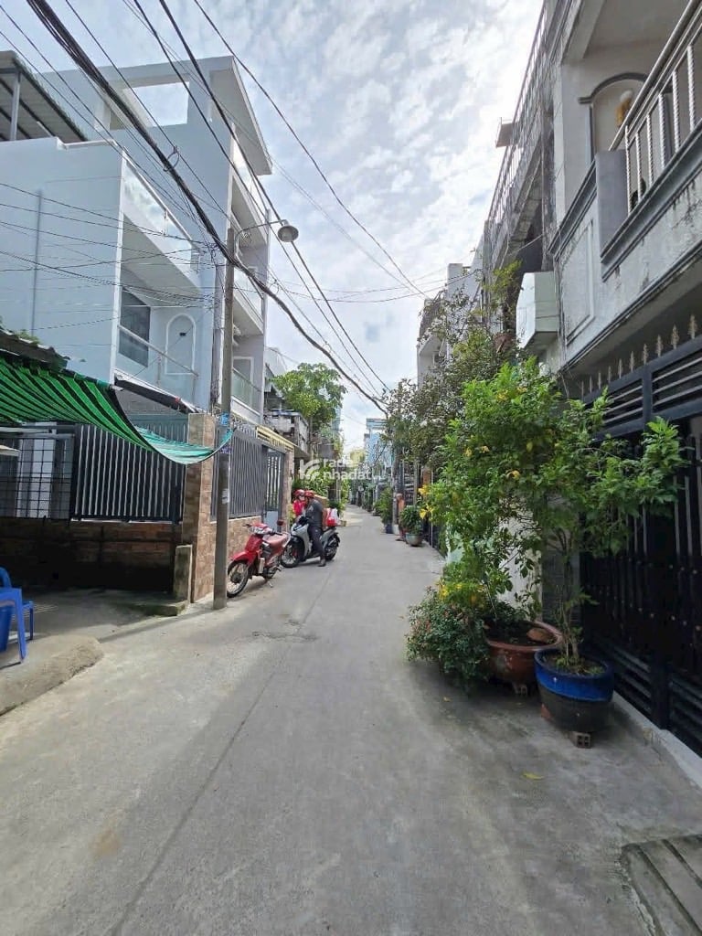 VỊ TRÍ ĐẸP - XE HƠI ĐỖ CỬA - NHÀ 3 TẦNG KIÊN CỐ - 34M2 - NGAY KHU CƯ XÁ PHÚ LÂM A 