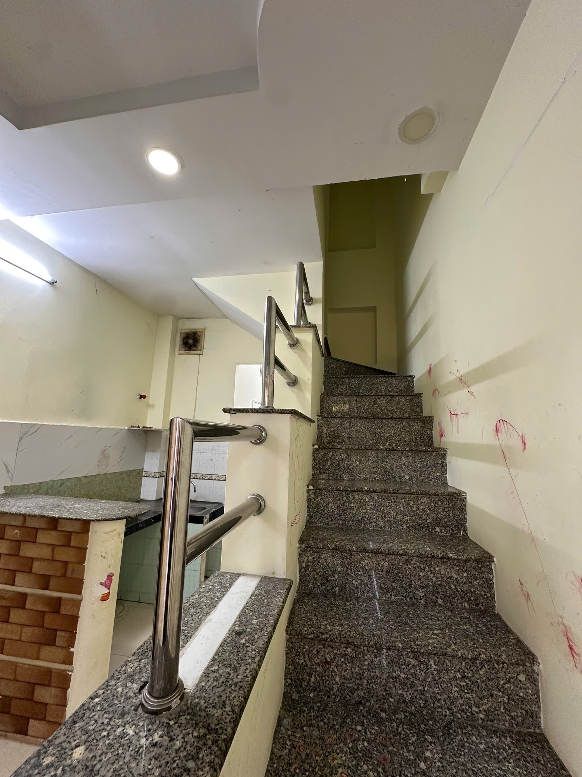 BÁN NHÀ HẺM 1074 PHẠM THẾ HIỂN P5 Q8 CÁCH MẶT TIỀN ĐƯỜNG 30M