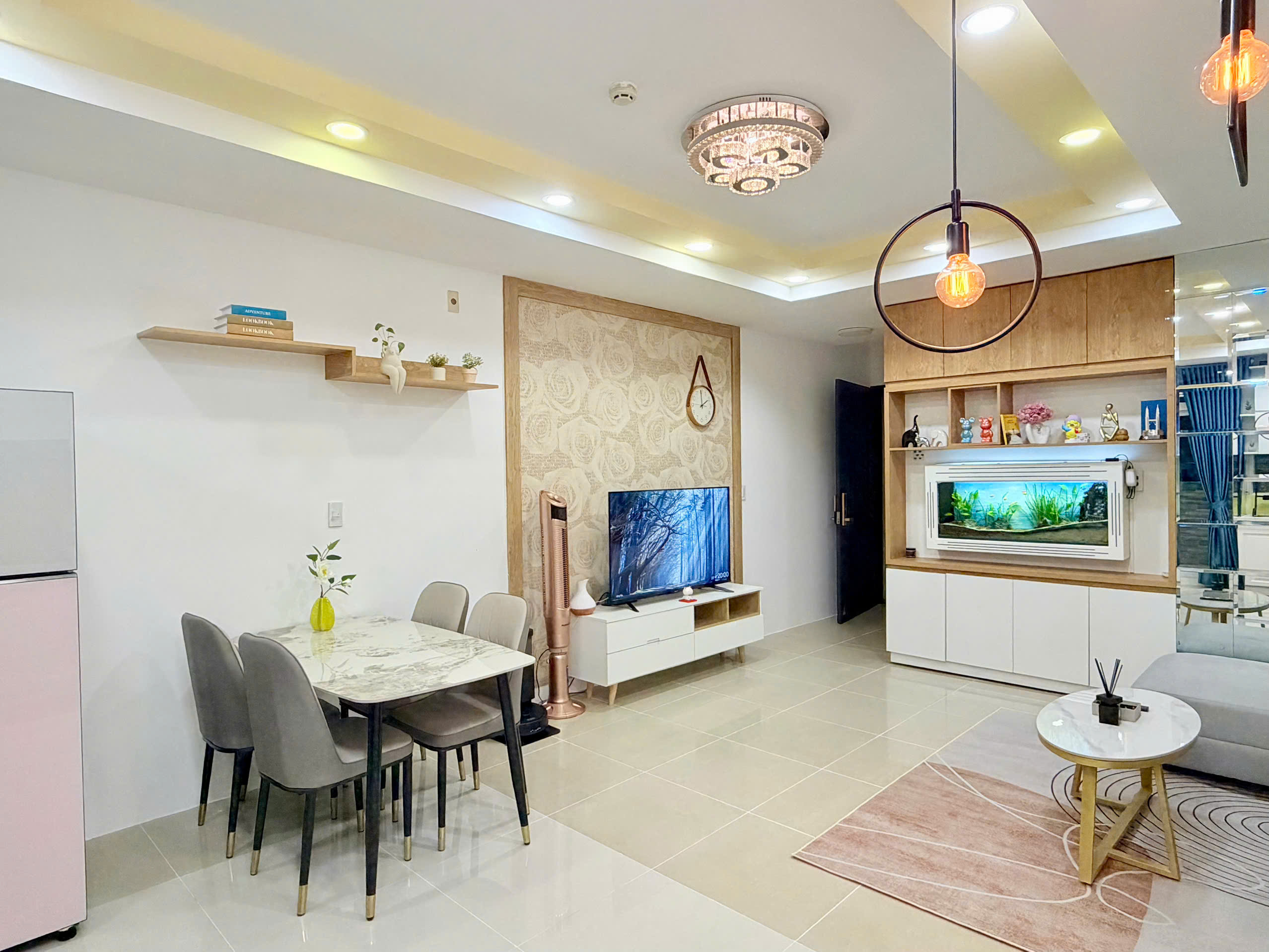 Chính chủ căn góc 83m2 Hoàng Kim Thế Gia, sổ hồng sẵn, nhà mới, full nội thất