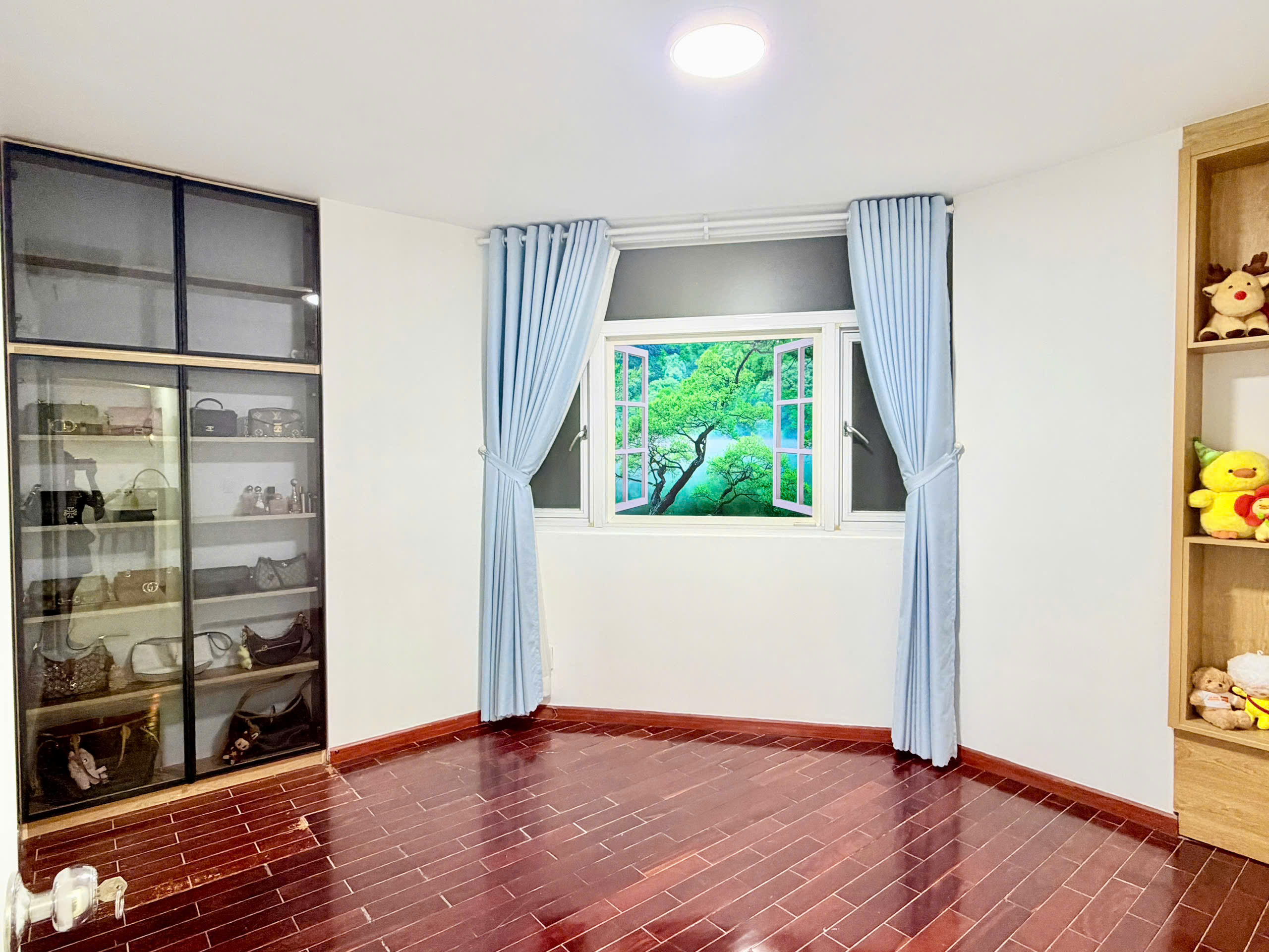 Chính chủ căn góc 83m2 Hoàng Kim Thế Gia, sổ hồng sẵn, nhà mới, full nội thất