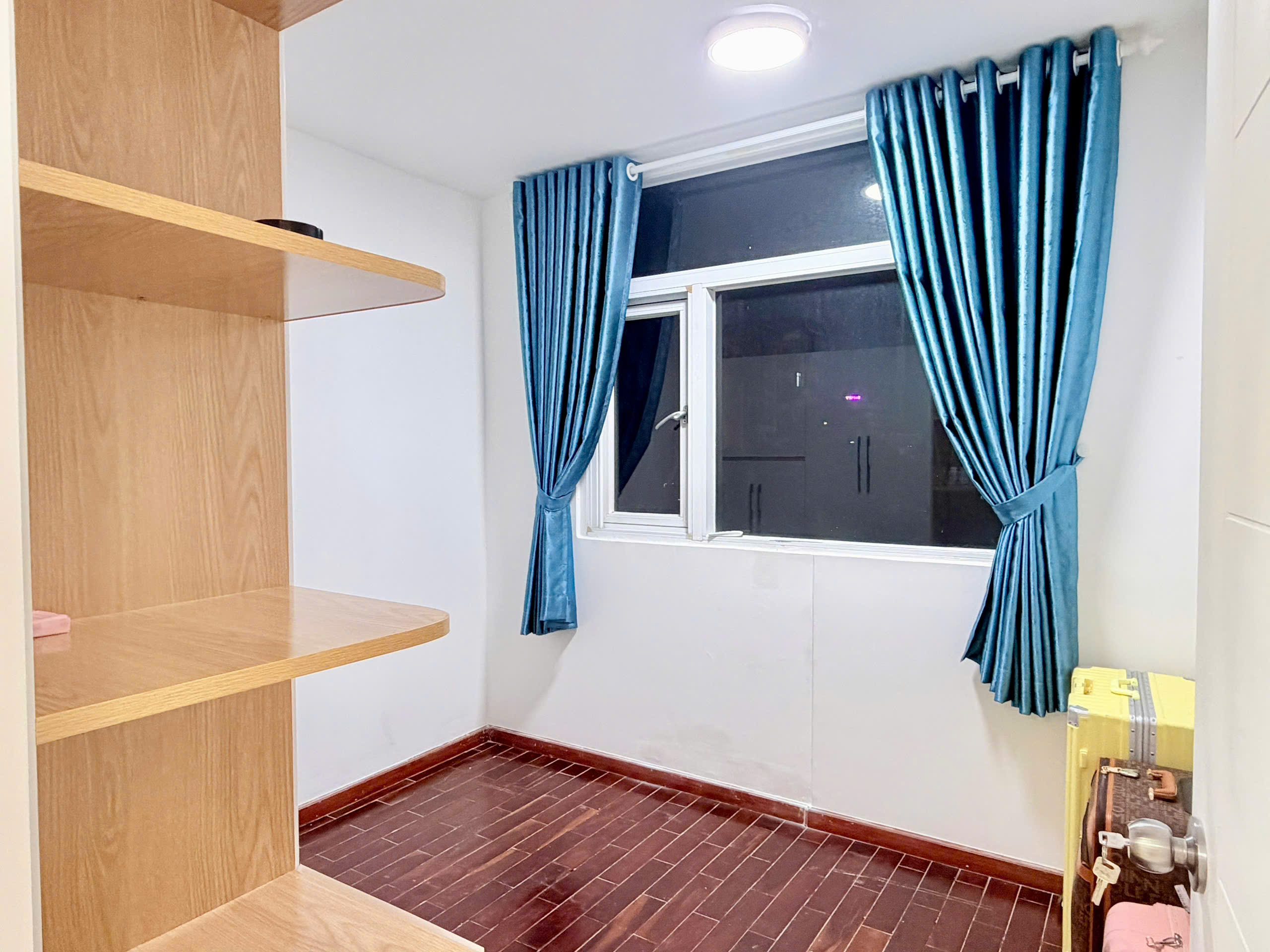 Chính chủ căn góc 83m2 Hoàng Kim Thế Gia, sổ hồng sẵn, nhà mới, full nội thất