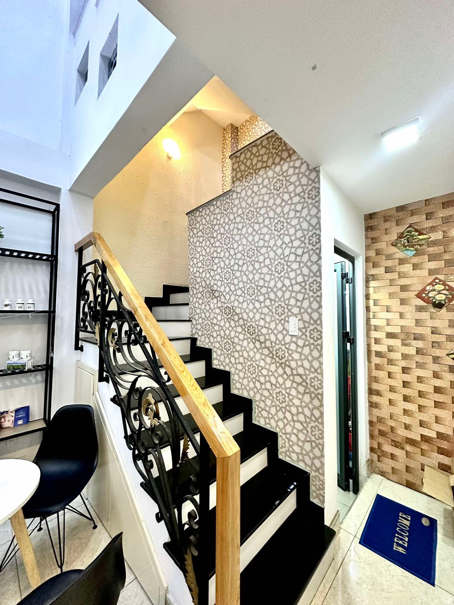 XE TẢI ĐỖ CỬA NGUYỄN XÍ - NHÀ 5 TẦNG 6PN NGANG KHỦNG 7M - DTS 172M2 - 9.5T