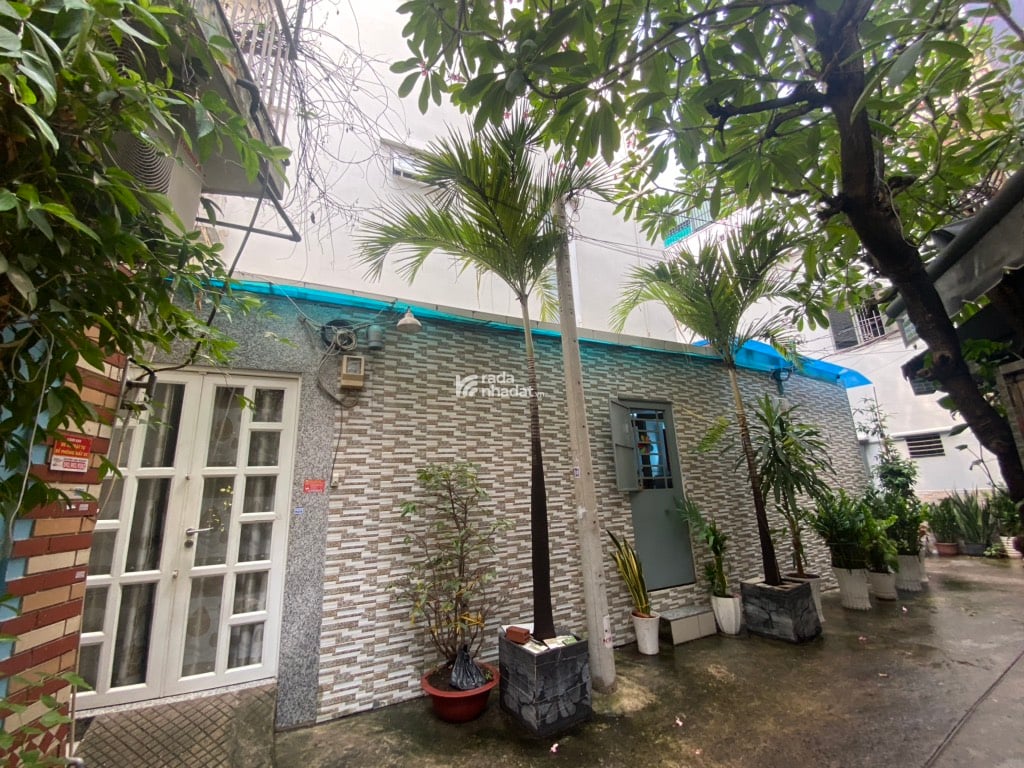  Vị trí: Khu vực giáp Phú Nhuận. Giao thông thuận tiện di chuyển các Quận Trung tâm