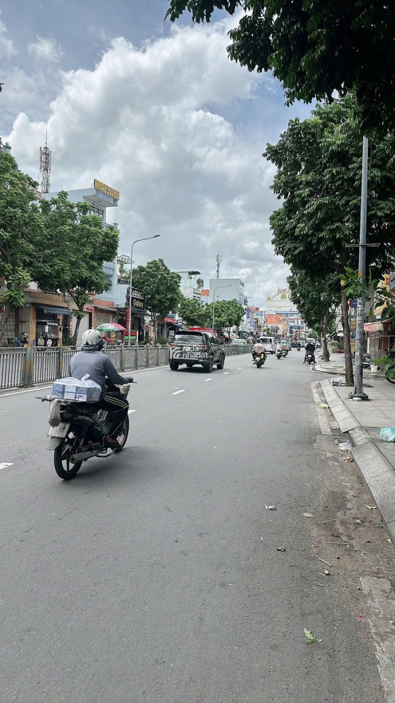 MẶT TIỀN TÂN PHÚ, Sát Q.11, KD sầm uất. Nhà 60m2 (4x15m), giá tốt 12.6 tỷ