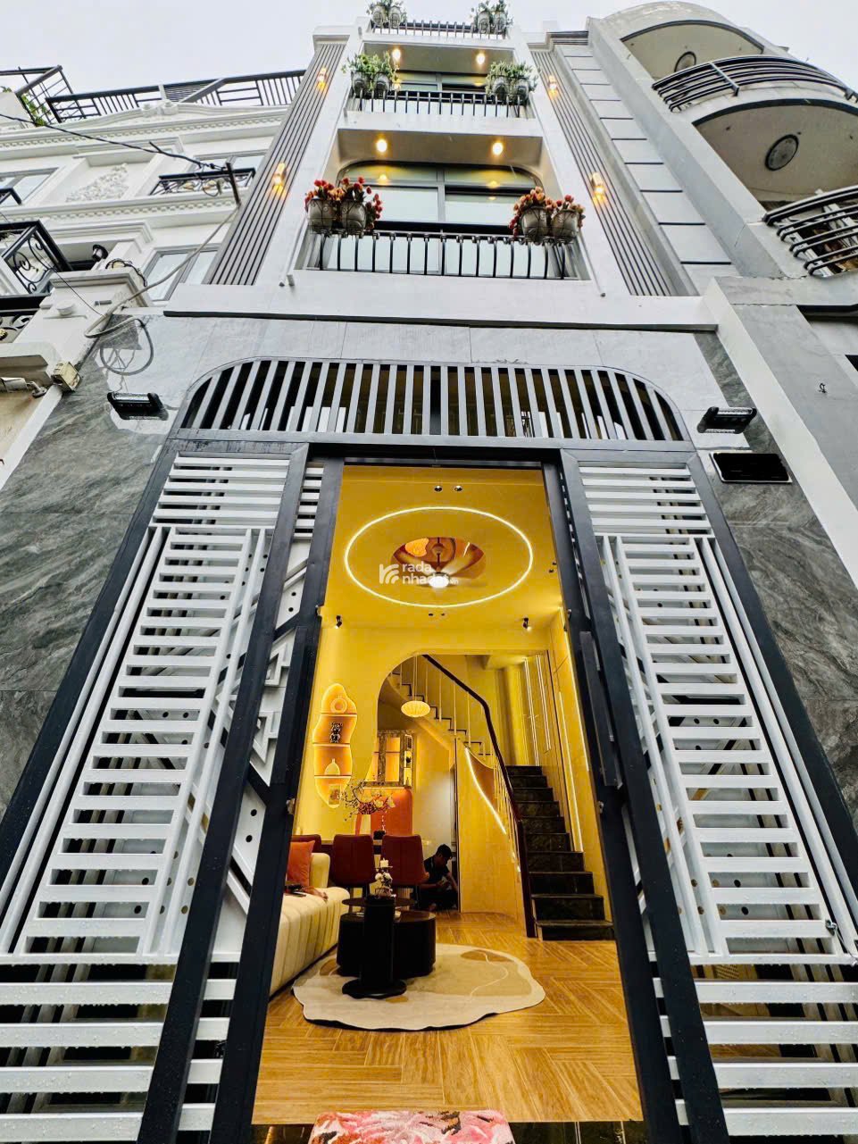 Siêu Phẩm HXH PHẠM VĂN HAI P5 Tân Bình - Nhà 3 Tầng Ngay Trung Tâm Giáp Ranh Q3 Q10