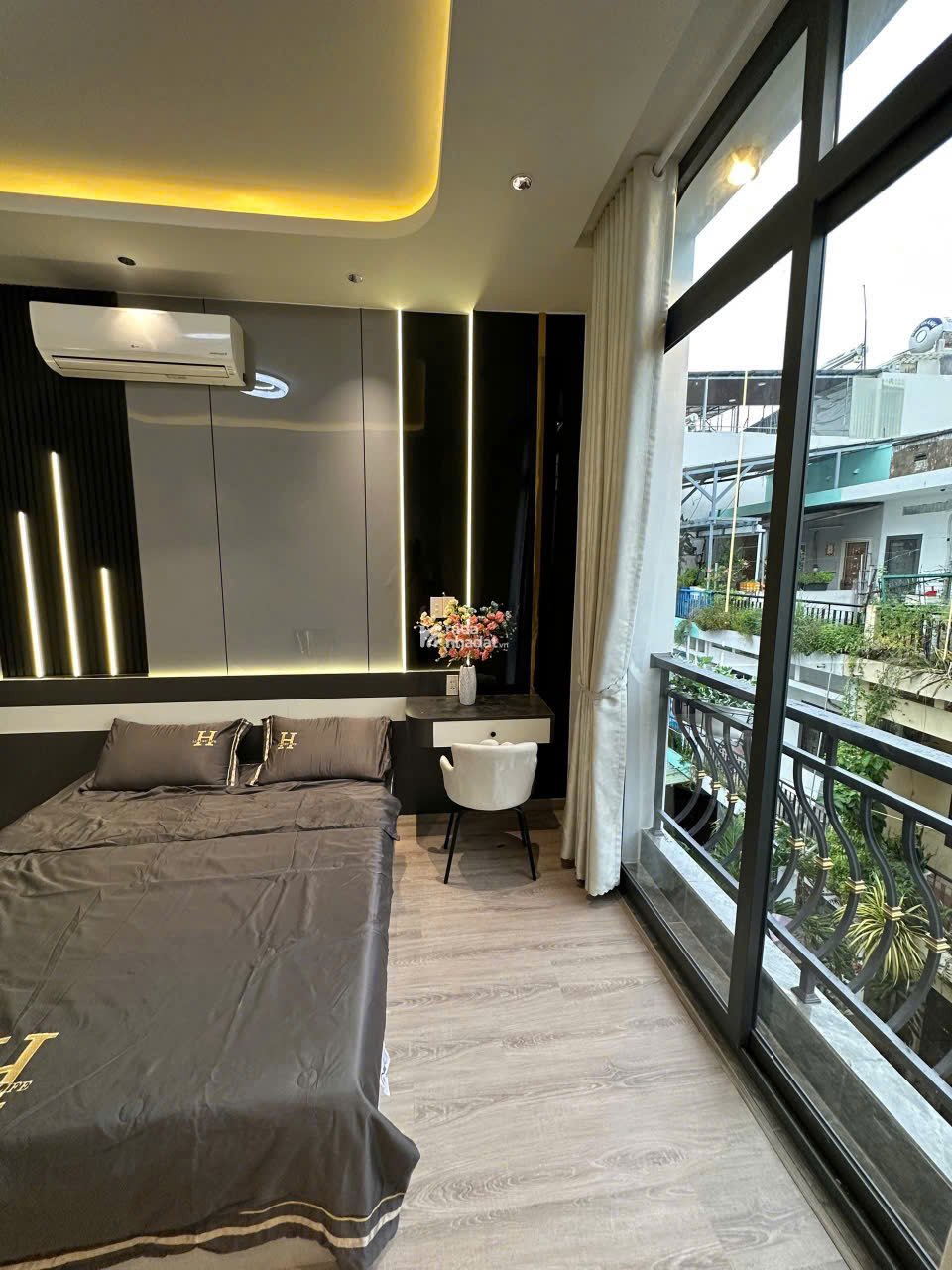 Siêu Phẩm HXH PHẠM VĂN HAI P5 Tân Bình - Nhà 3 Tầng Ngay Trung Tâm Giáp Ranh Q3 Q10