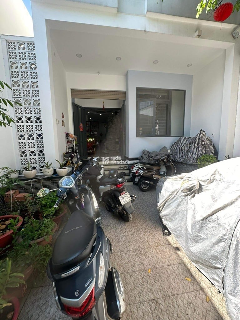 BÁN BIỆT THỰ KHU VIP AN DƯƠNG VƯƠNG 121.4M2 10.X TỶ SÂN ĐỂ Ô TÔ