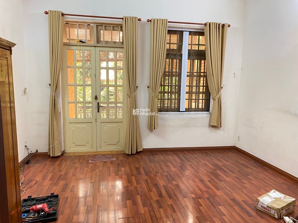BÁN NHÀ HẺM XE HƠI ÚT TỊCH 65M2 3 TẦNG GIẢM GIÁ CÒN 11.5 TỶ KHU TRUNG TÂM TÂN BÌNH