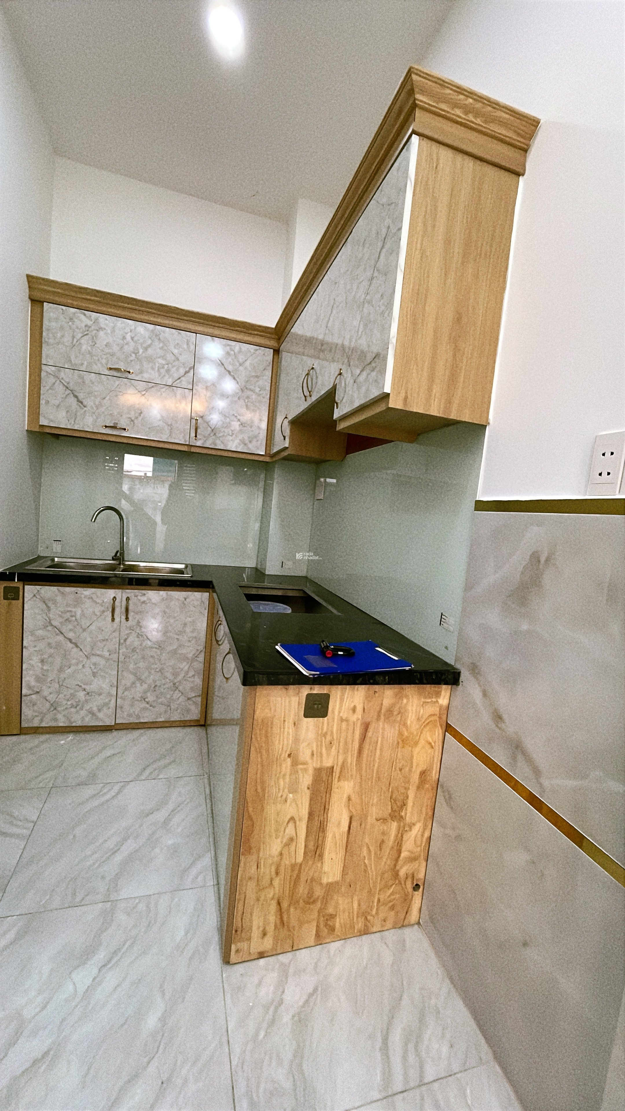 Nhà bán mới 100% SHR Bình Tân 2ty3 tl