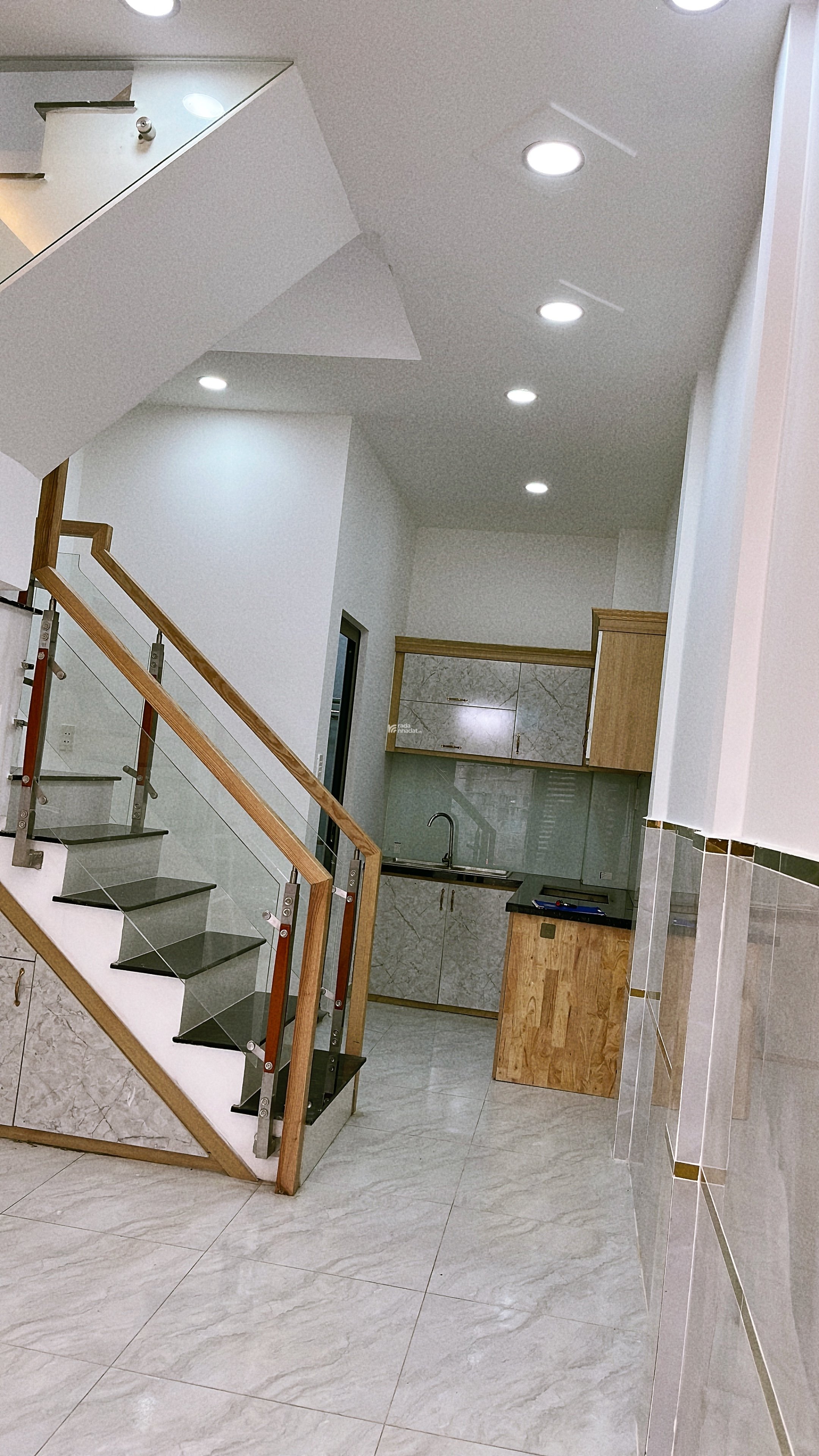 Nhà bán mới 100% SHR Bình Tân 2ty3 tl