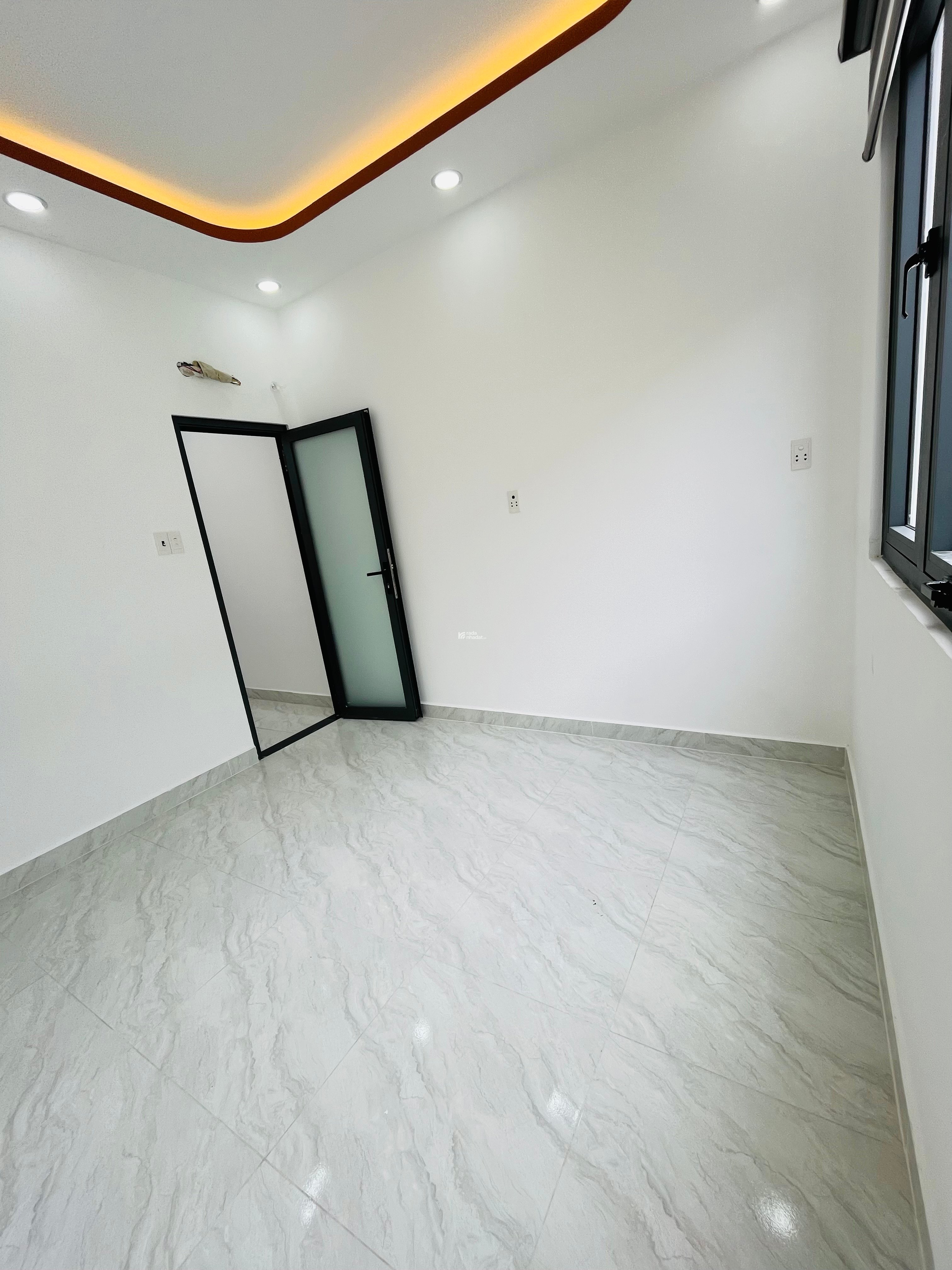 Nhà bán mới 100% SHR Bình Tân 2ty3 tl