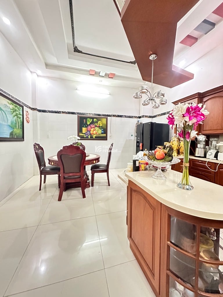 BÁN NHÀ TẶNG NỘI THẤT 800 TRIỆU, DT 125M2, NGANG 7M, 7WC, LÊ VĂN THỌ GV, Ô TÔ PHÒNG VIP, CHỈ 16 TỶ