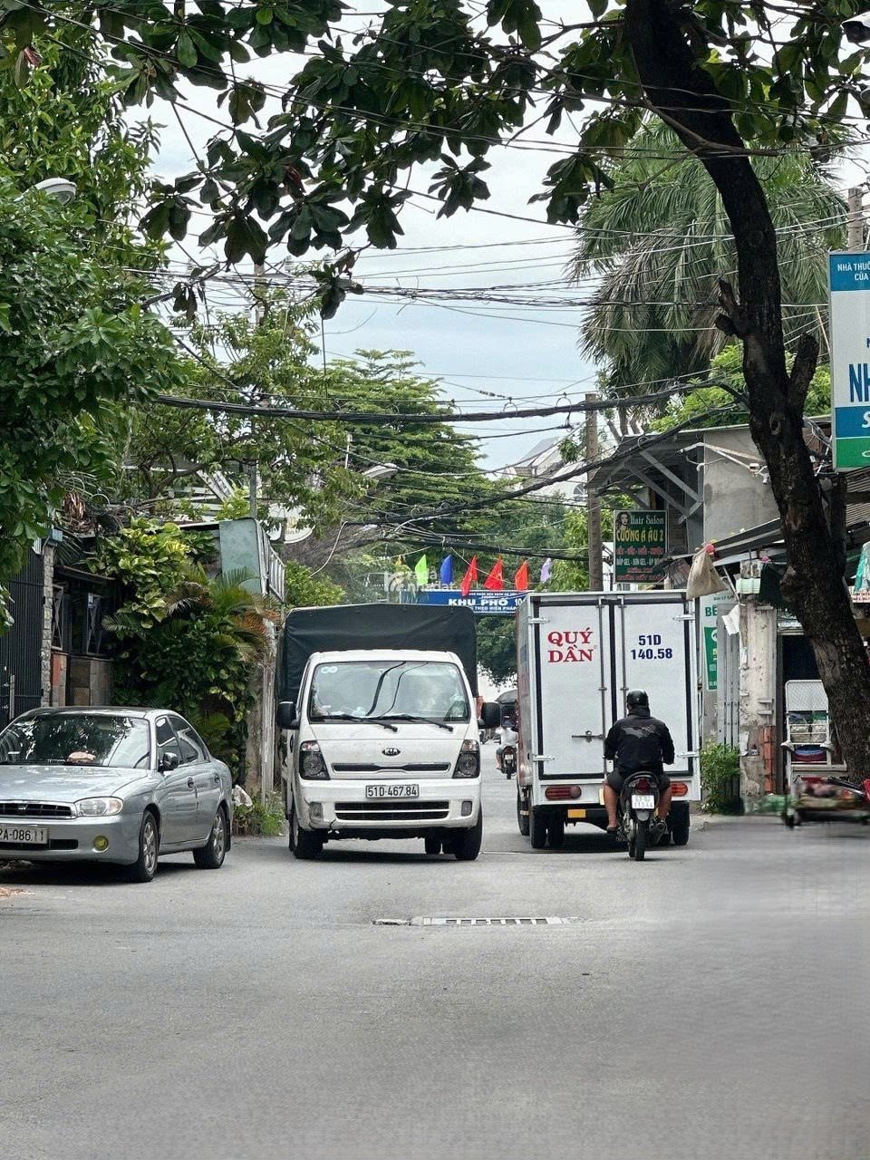 Nhà phố 3 lầu hẻm 8m Tô Ngọc Vân ngang 5.3m 132m2 ở ngay tặng NT đẹp chỉ 12.3 tỷ.