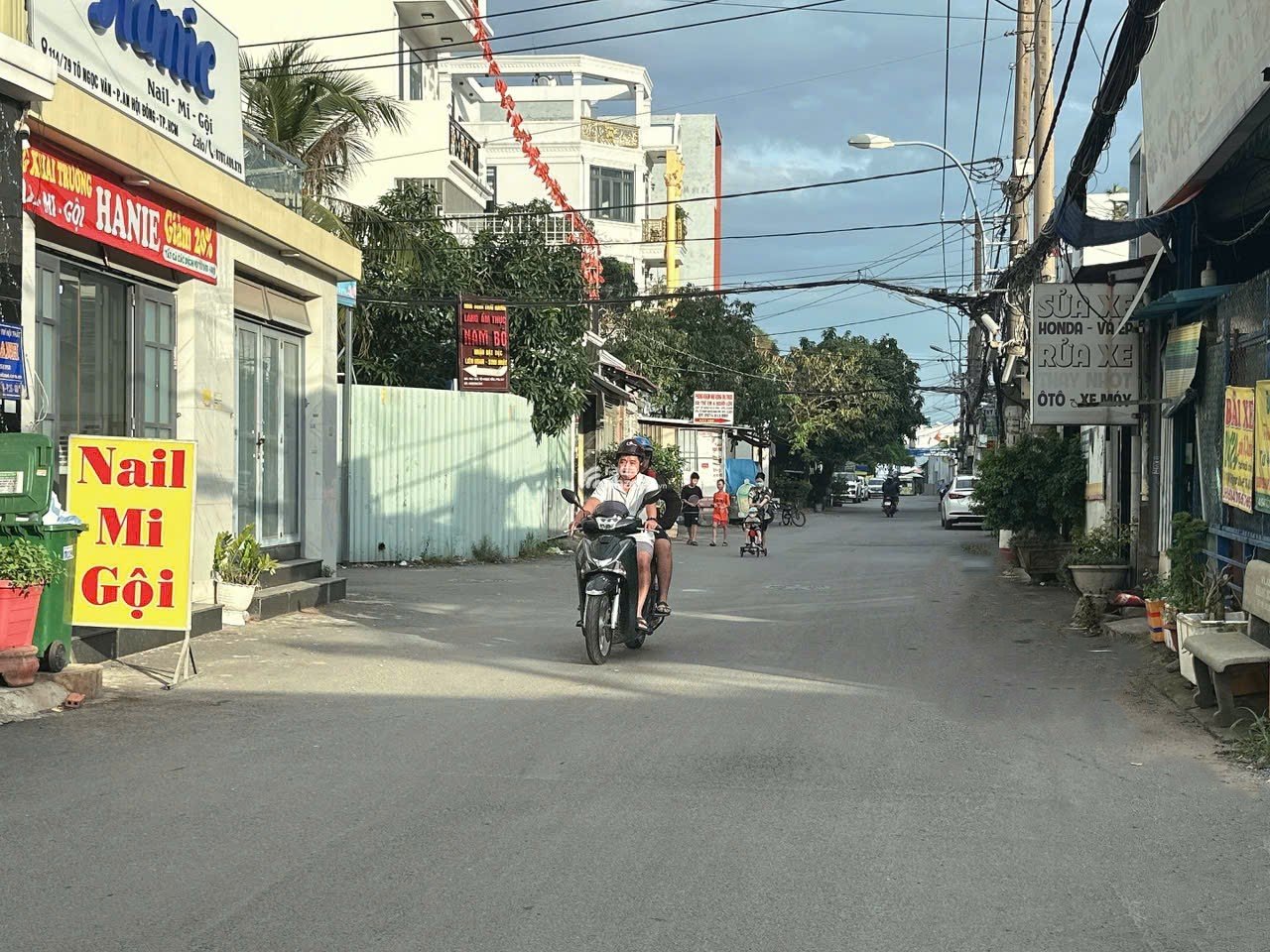 Nhà phố 3 lầu hẻm 8m Tô Ngọc Vân ngang 5.3m 132m2 ở ngay tặng NT đẹp chỉ 12.3 tỷ.