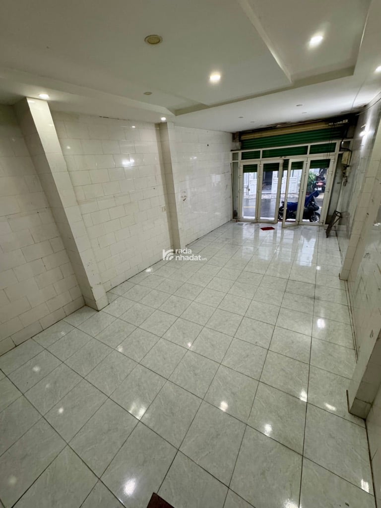 NHÀ MẶT TIỀN TÂN BÌNH - LẠC LONG QUÂN - 3 TẦNG HIẾM - ĐANG CHO THUÊ 20 TRIỆU - NHỈNH 10 TỶ 