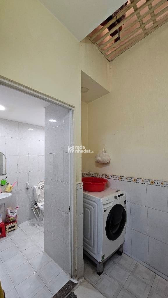 BÁN GẤP NHÀ TÂN PHÚ  2 TẦNG - NỞ HẬU - HẺM XE HƠI SÁT MT 