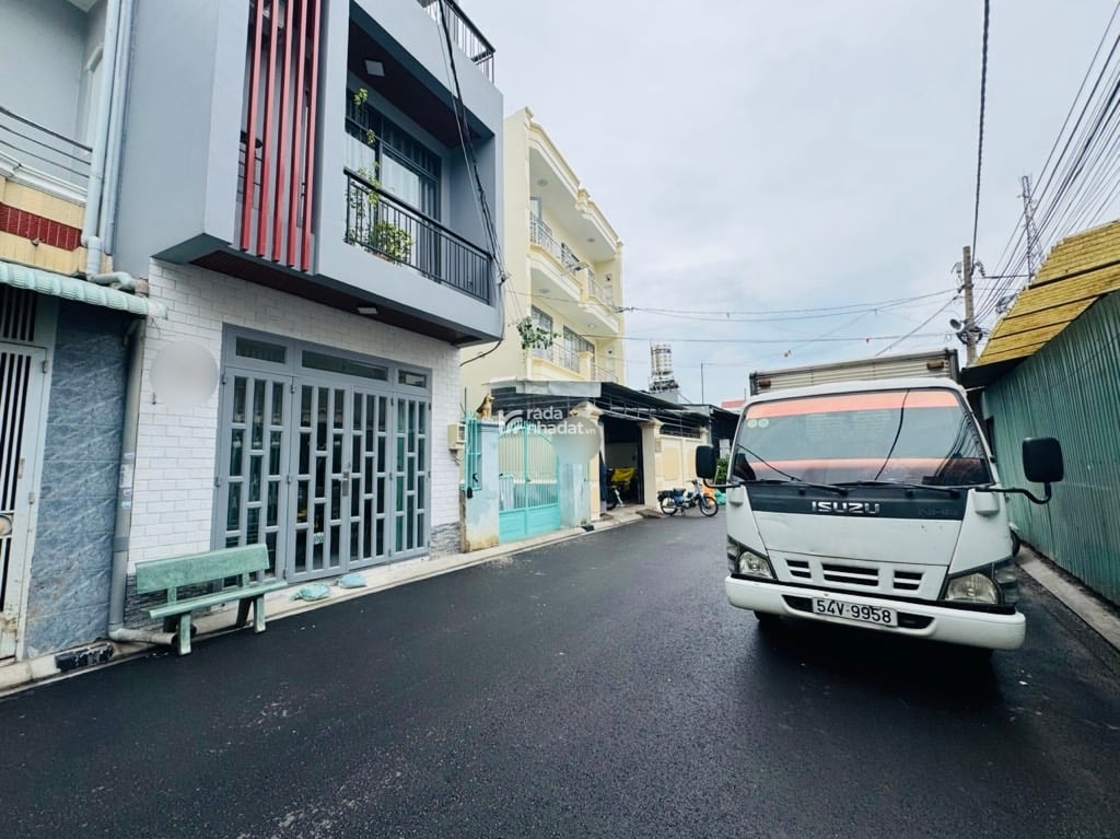 TÂN PHÚ - HẺM KINH DOANH  2 XE TẢI TRÁNH 