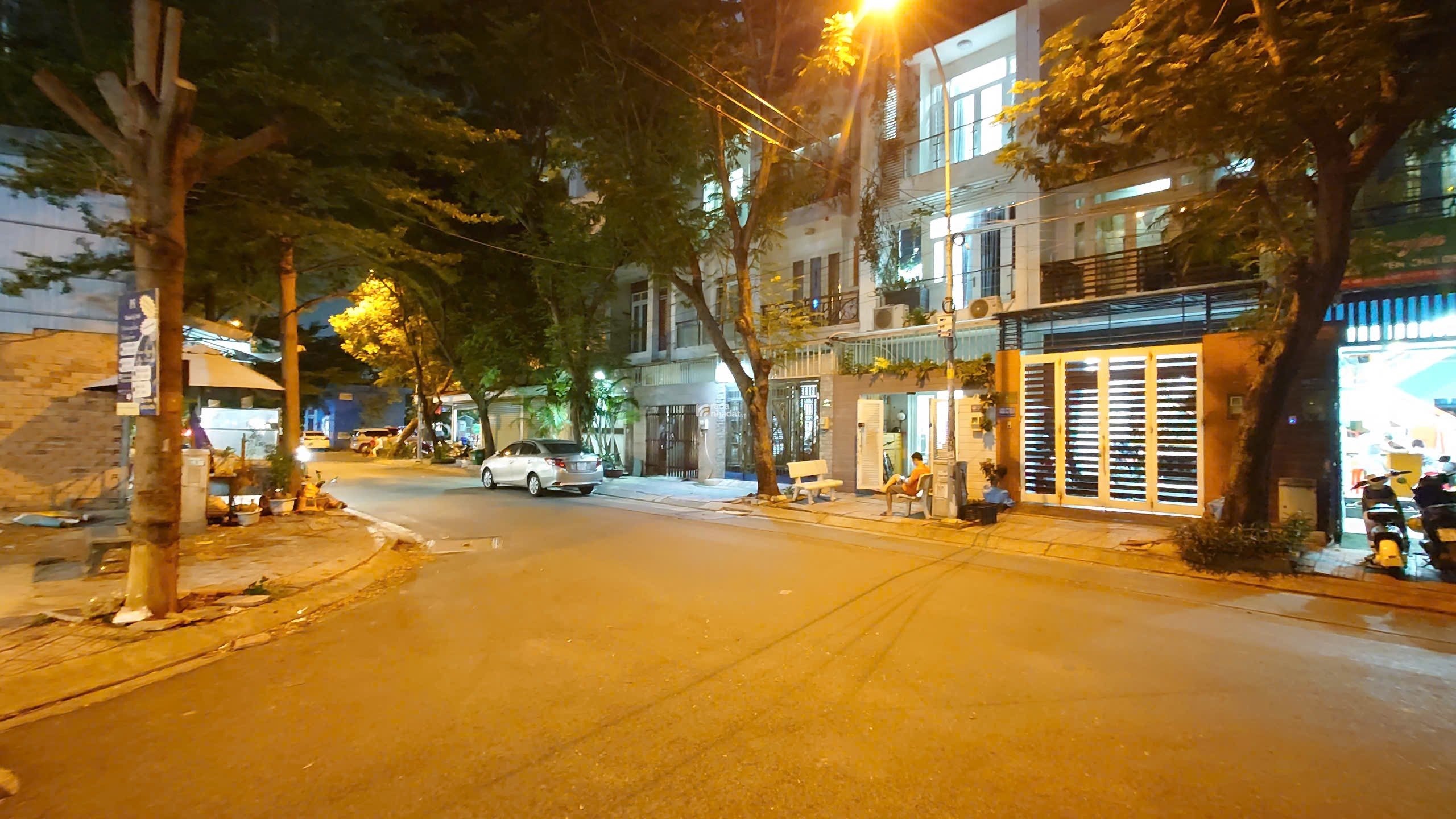 ĐẤT ĐẸP KDC 5 TẦNG - VĂN MINH DÂN TRÍ CAO - ĐỐI DIỆN CÔNG VIÊN XE HƠI ĐỖ CỬA NGÀY ĐÊM