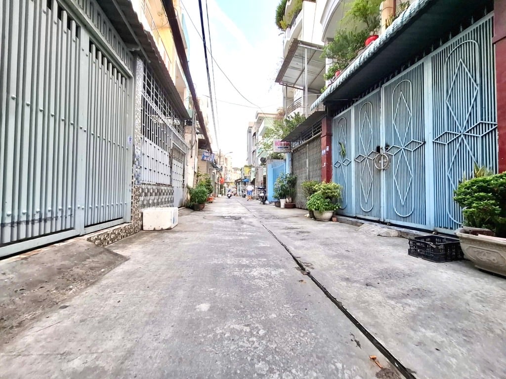 BÁN NHÀ NGUYỄN VĂN LUÔNG PHƯỜNG 11 QUẬN 6 60M2 3 TẦNG NỞ HẬU CHỈ 4.6 TỶ CÔNG VIÊN SIÊU THỊ