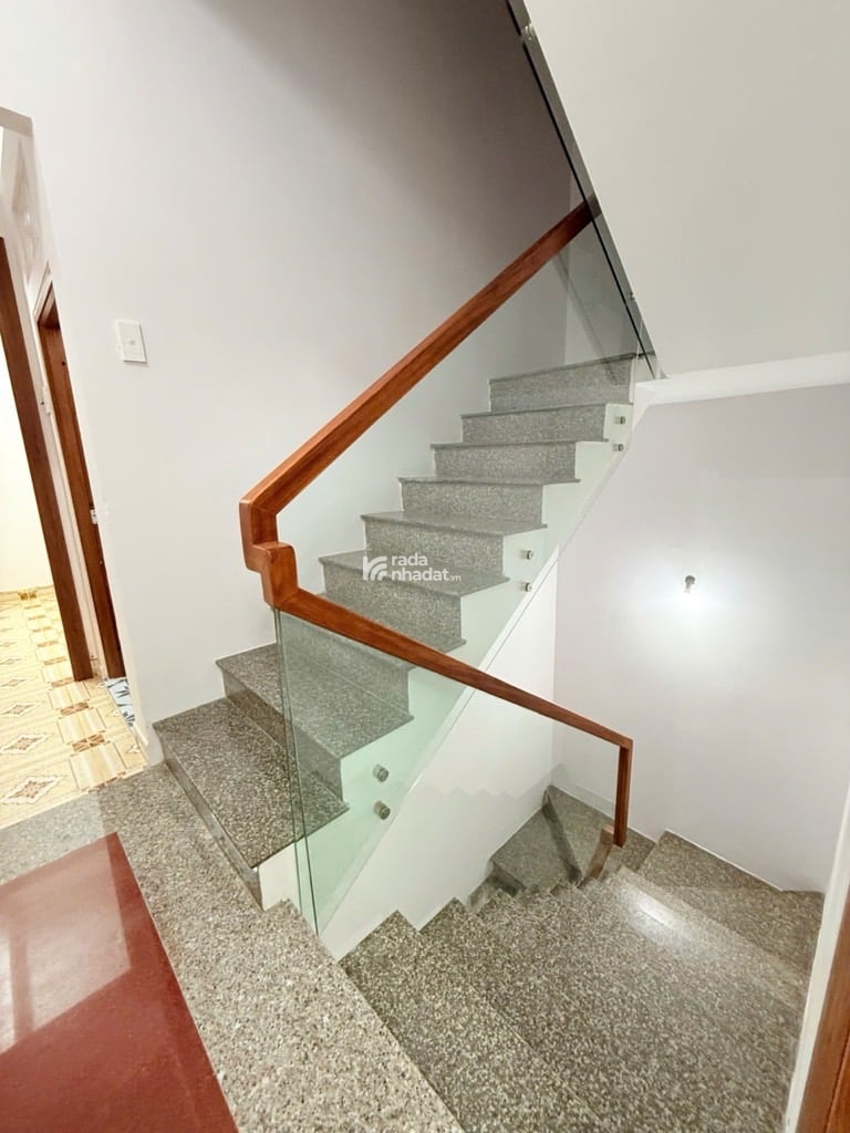 VỊ TRÍ ĐẮC ĐỊA - KHU CHỢ VẢI TÂN BÌNH - HẺM XE TẢI ĐỔ CỔNG - 43M2 x 4 TẦNG BTCT - NHÀ MỚI - CHỈ 7 T