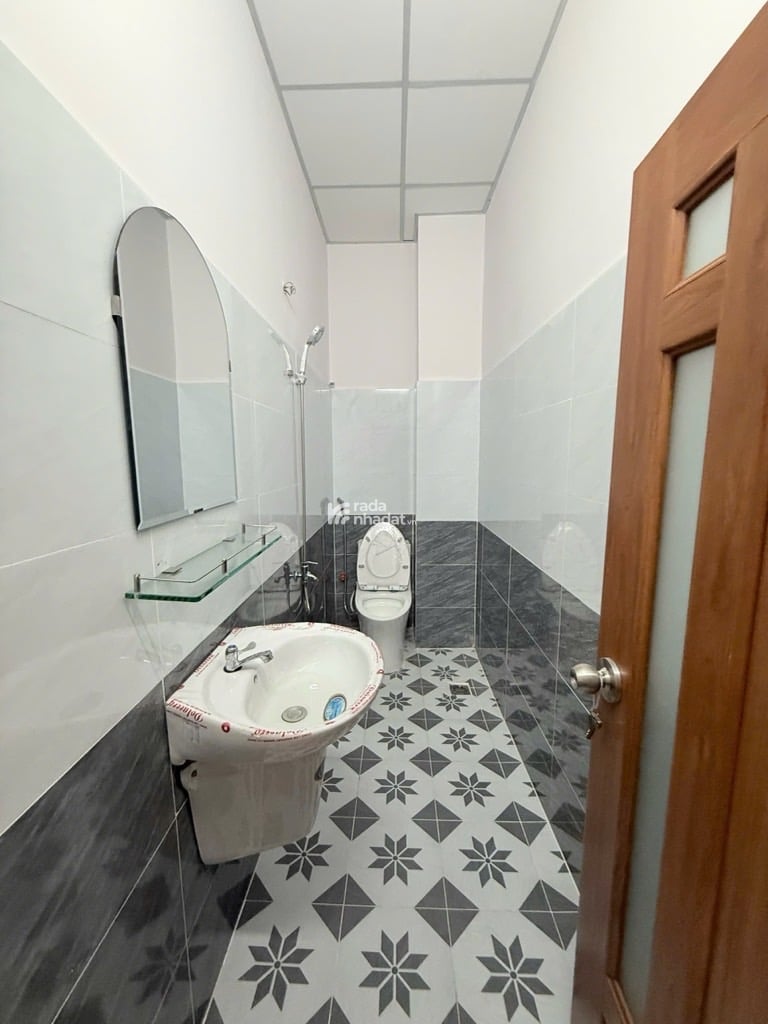 VỊ TRÍ ĐẮC ĐỊA - KHU CHỢ VẢI TÂN BÌNH - HẺM XE TẢI ĐỔ CỔNG - 43M2 x 4 TẦNG BTCT - NHÀ MỚI - CHỈ 7 T